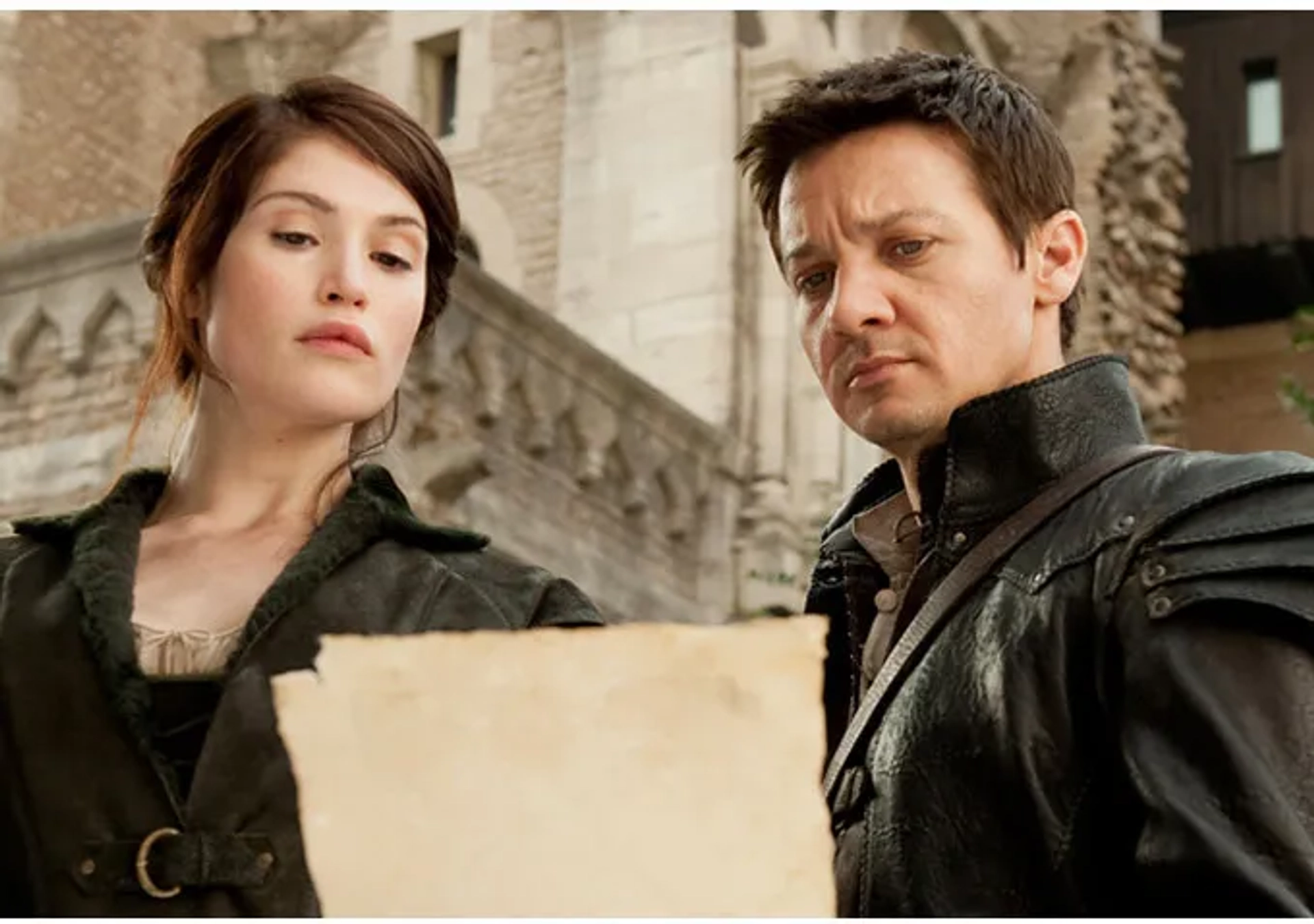 Jeremy Renner and Gemma Arterton in Hansel & Gretel: Witch Hunters (2013)