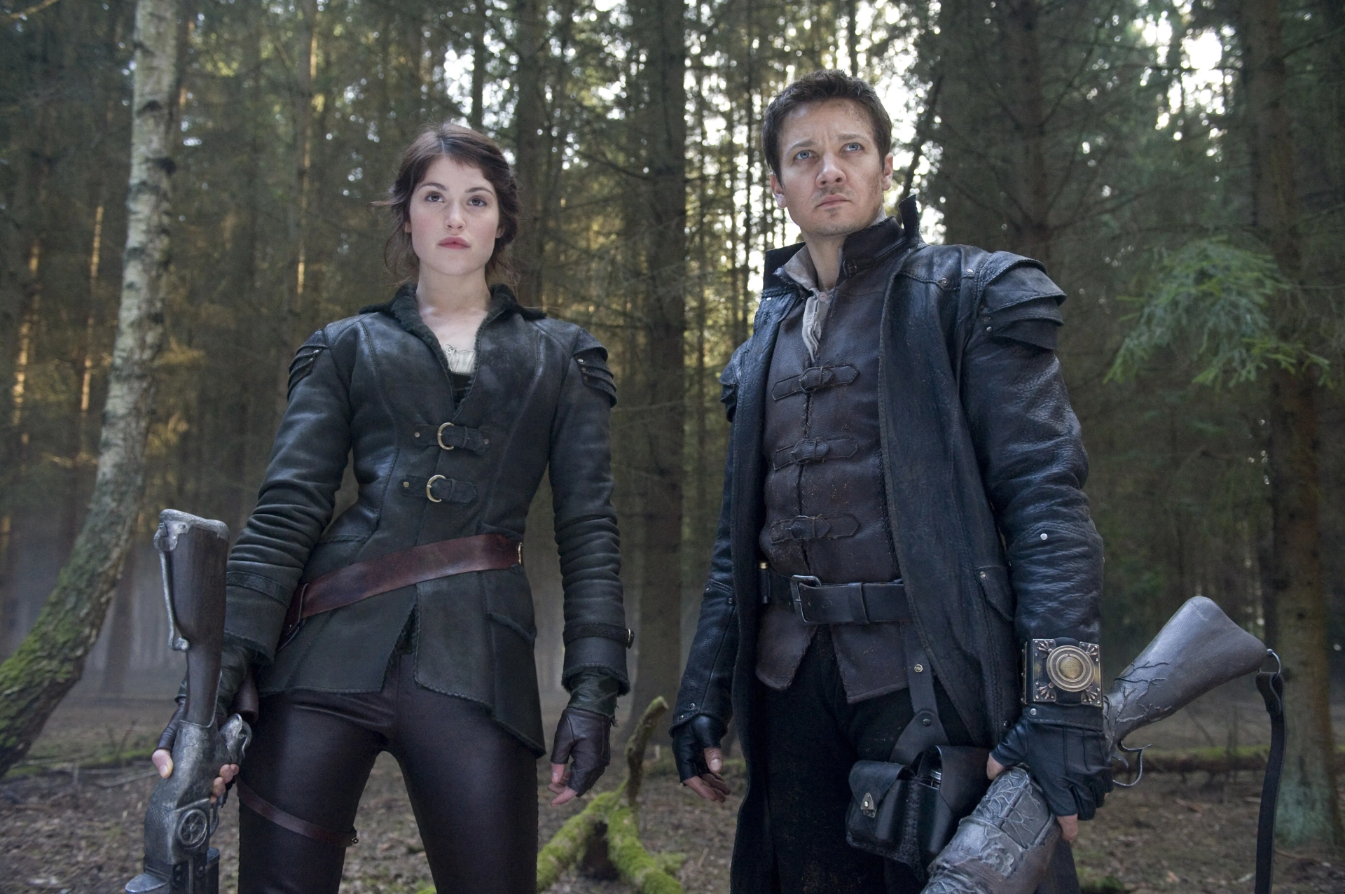 Jeremy Renner and Gemma Arterton in Hansel & Gretel: Witch Hunters (2013)