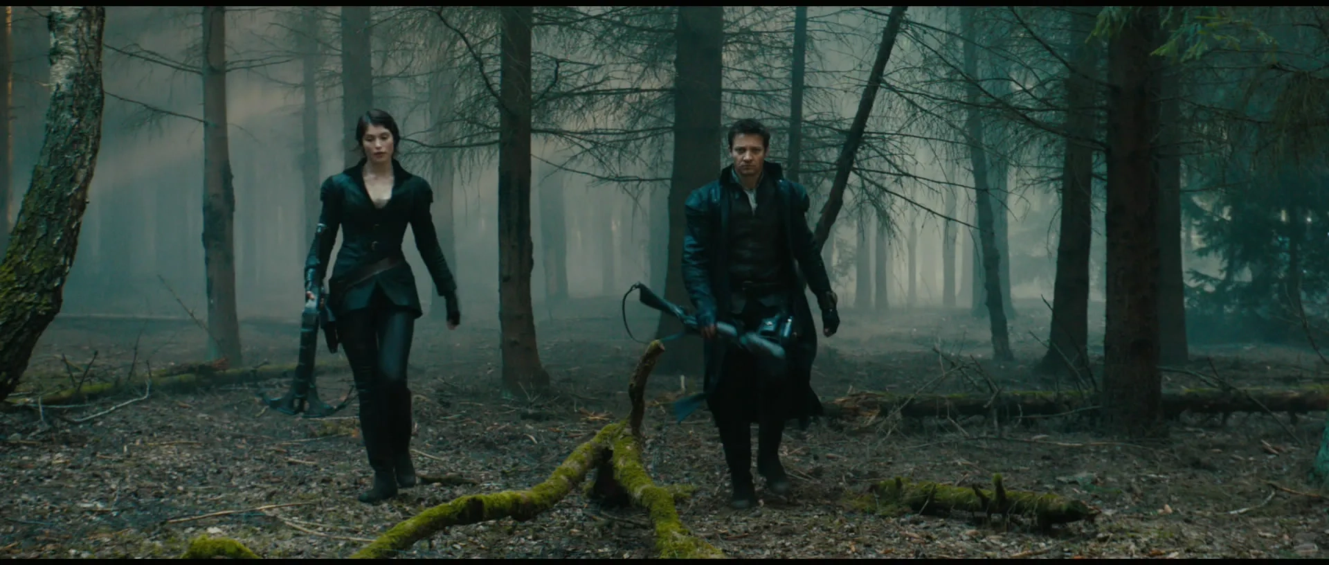 Jeremy Renner and Gemma Arterton in Hansel & Gretel: Witch Hunters (2013)