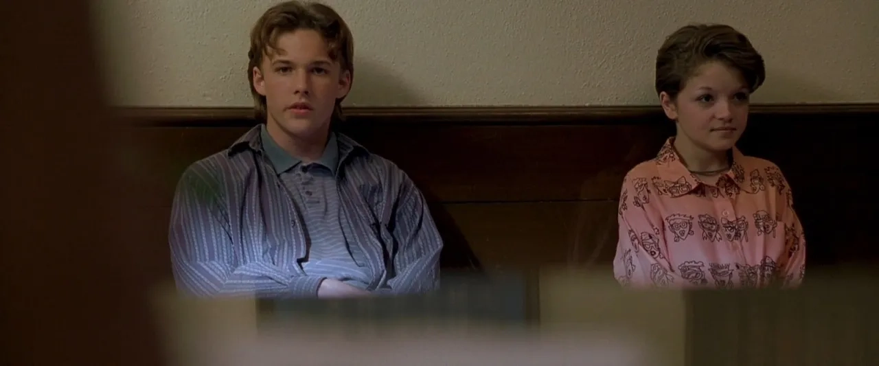 Brad Renfro and Katherine Malone in Apt Pupil (1998)
