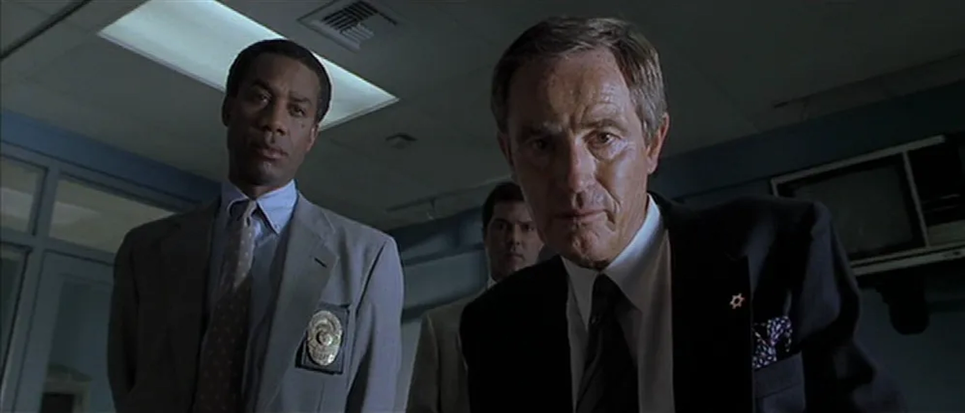 Joe Morton and Jan Tríska in Apt Pupil (1998)