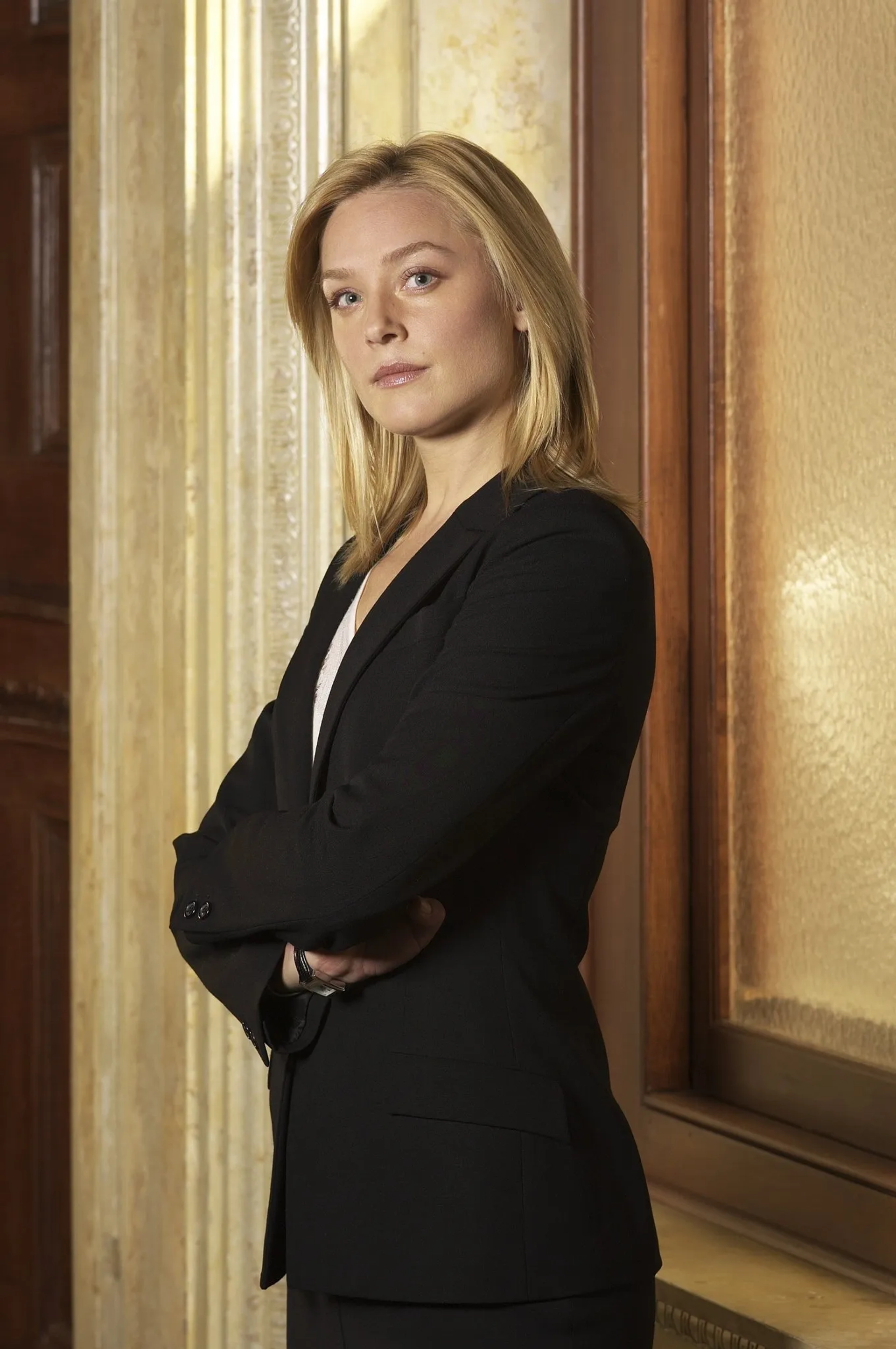 Elisabeth Röhm in Law & Order (1990)