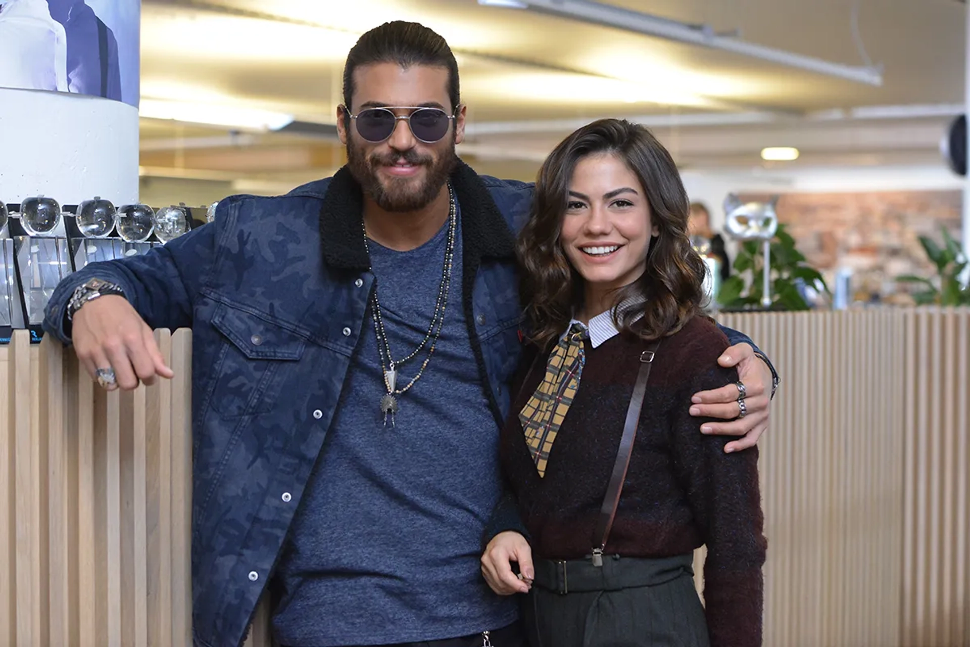 Demet Özdemir and Can Yaman in Daydreamer (2018)