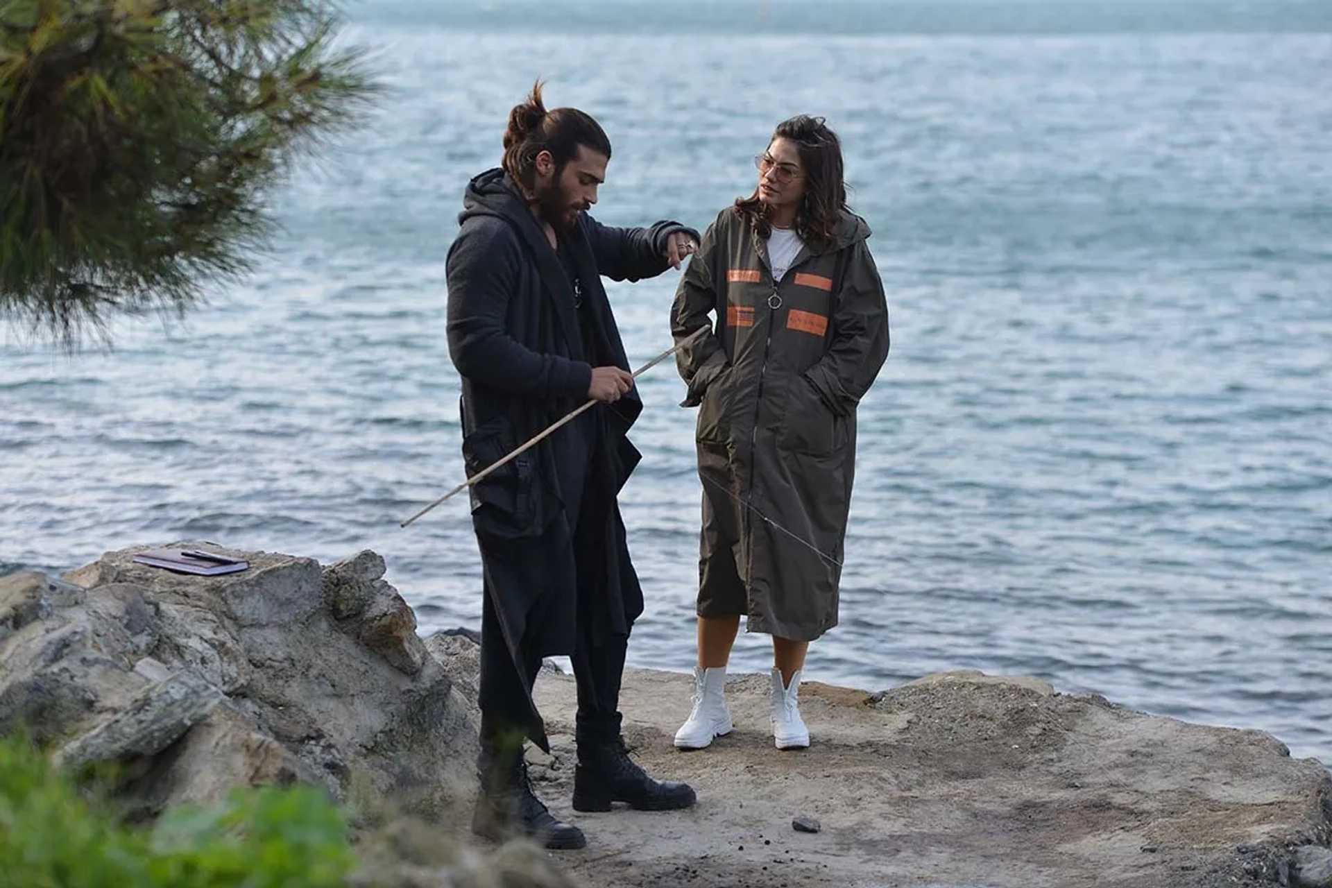 Demet Özdemir and Can Yaman in Daydreamer (2018)