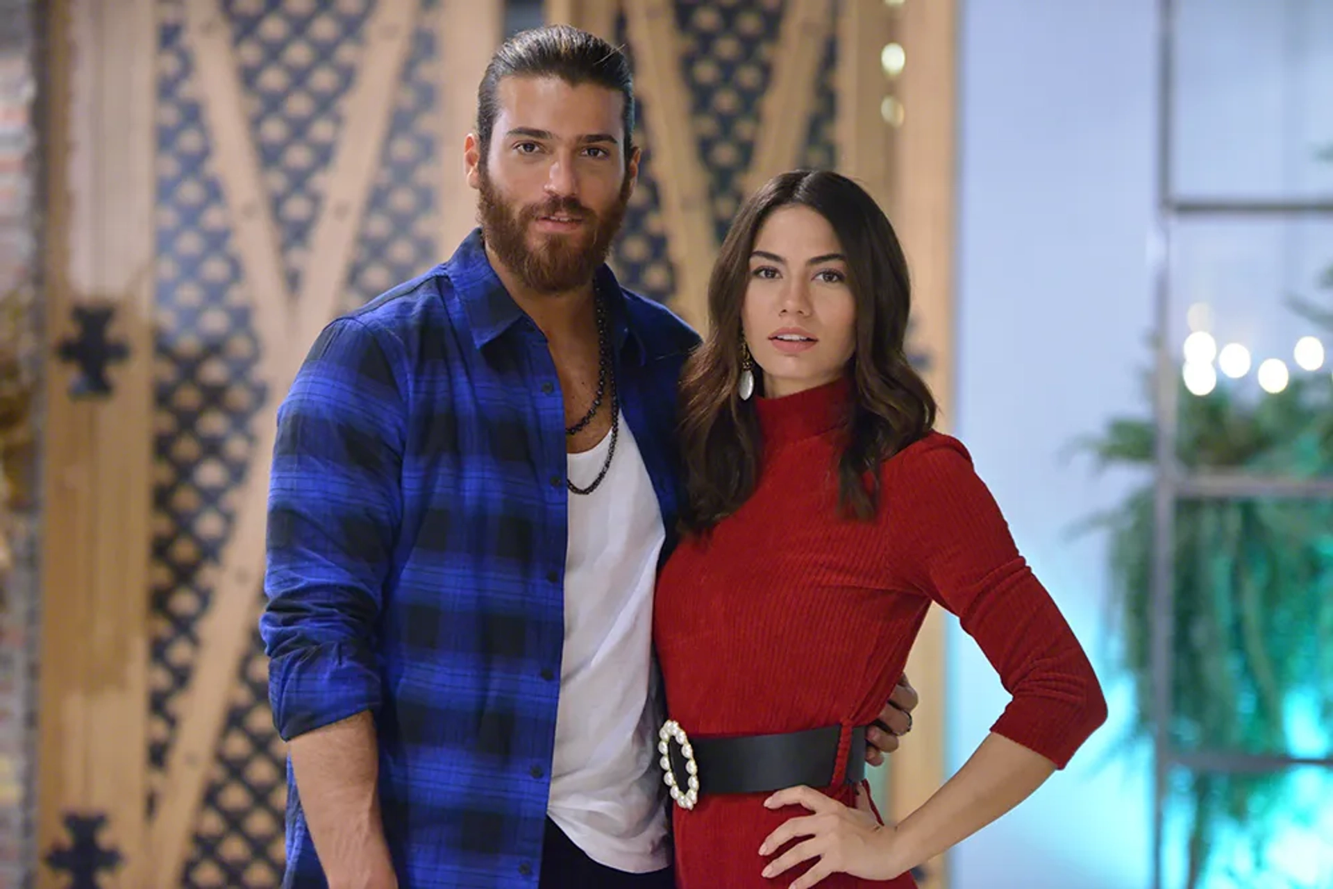 Demet Özdemir and Can Yaman in Daydreamer (2018)