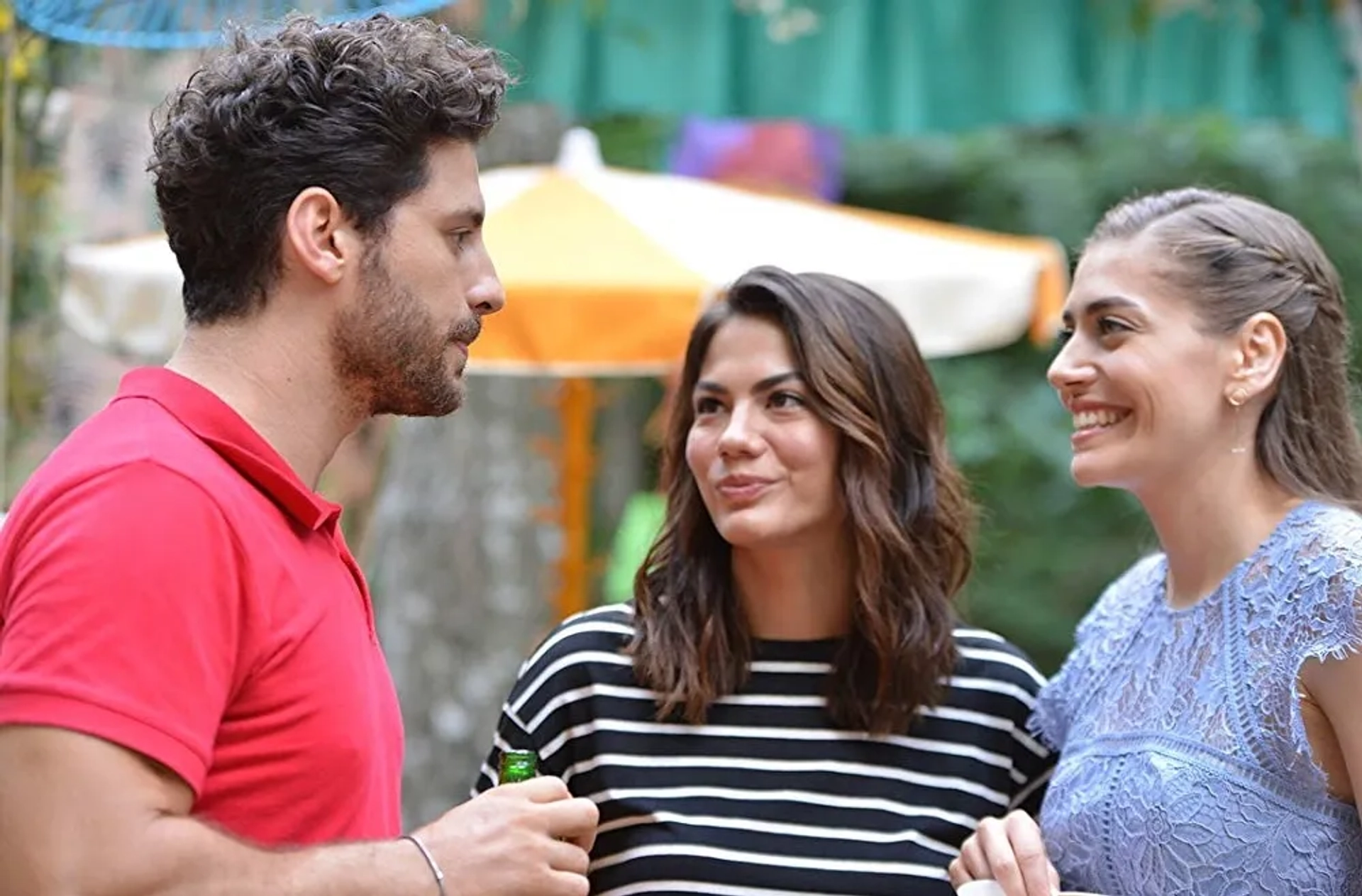 Demet Özdemir, Öznur Serçeler, and Ali Yagci in Daydreamer (2018)