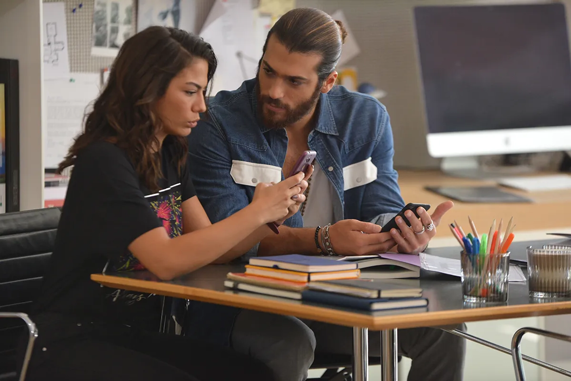 Demet Özdemir and Can Yaman in Daydreamer (2018)