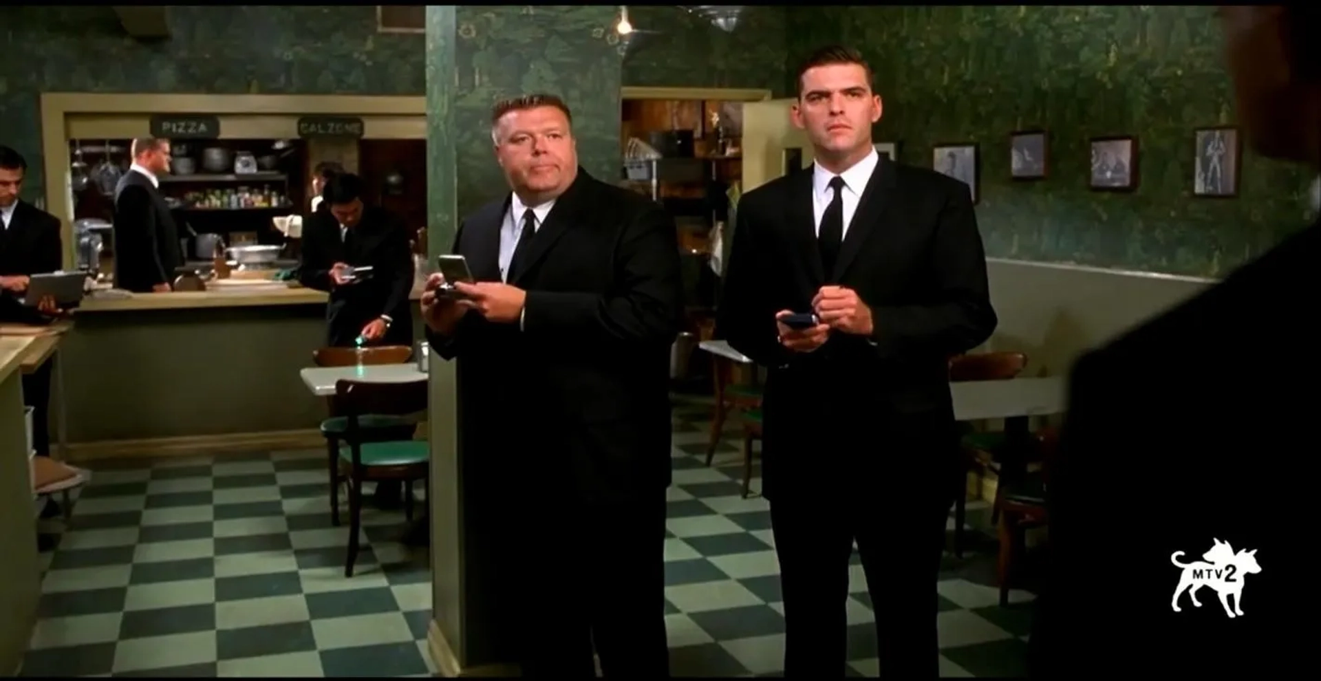 فیلم مردان سیاه‌پوش ۲ (Men in Black II 2002)