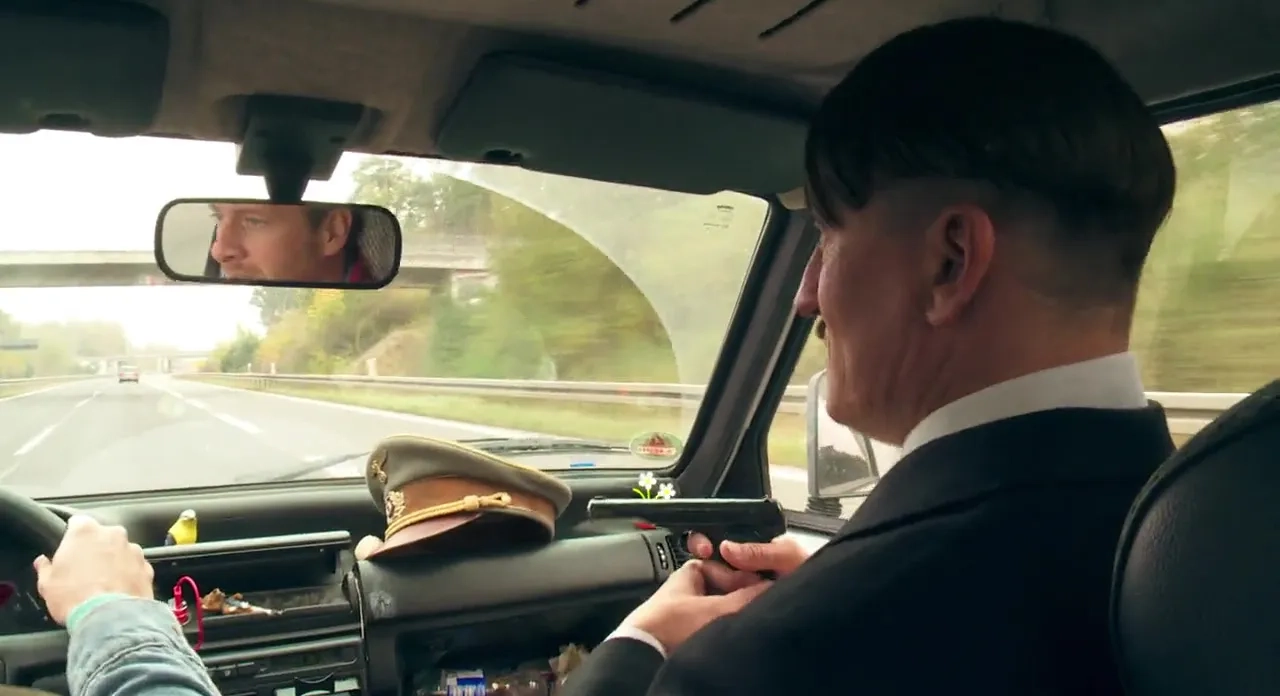 Fabian Busch and Oliver Masucci in Look Who's Back (2015)