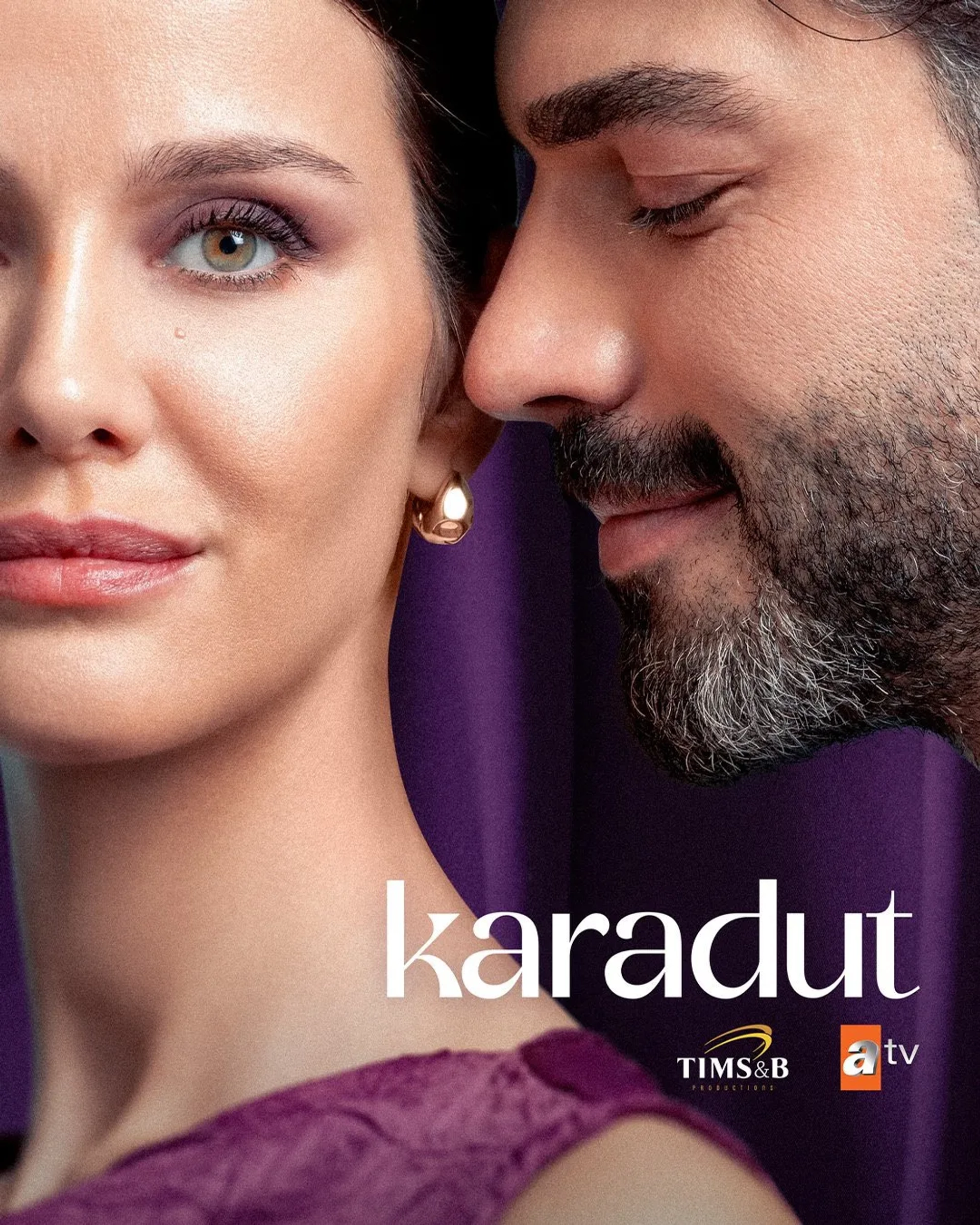 Sükrü Özyildiz and Irem Helvacioglu in Karadut (2024)