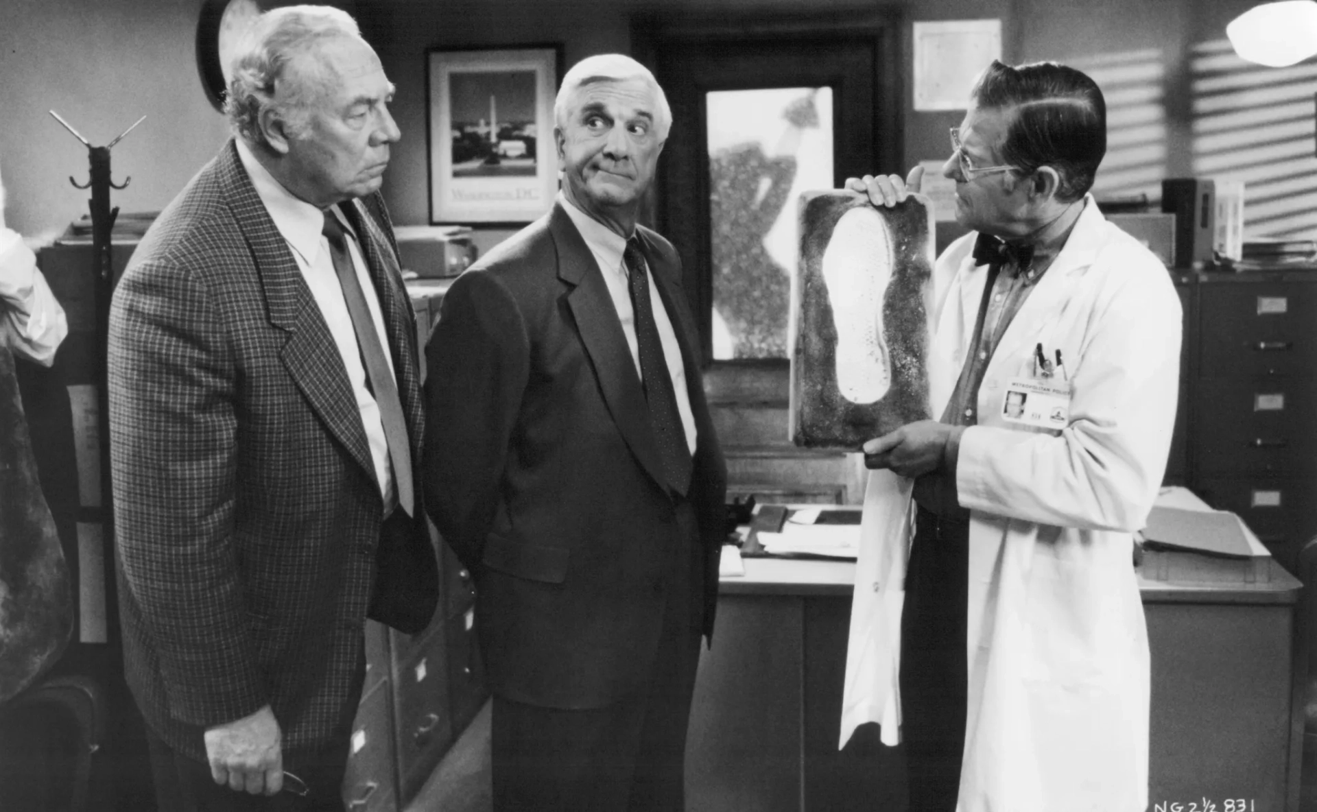 فیلم سلاح عریان دو و یک دوم: بوی ترس (The Naked Gun 2½: The Smell of Fear 1991)