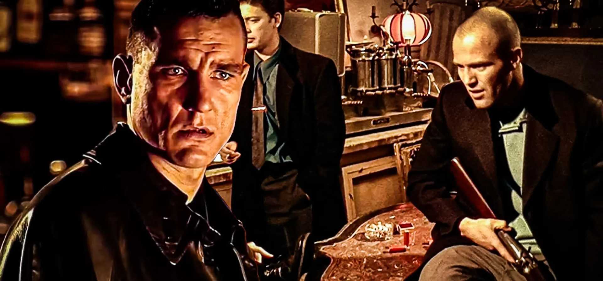 دانلود فیلم قفل انبار و دو بشکه باروت (Lock, Stock and Two Smoking Barrels 1998)