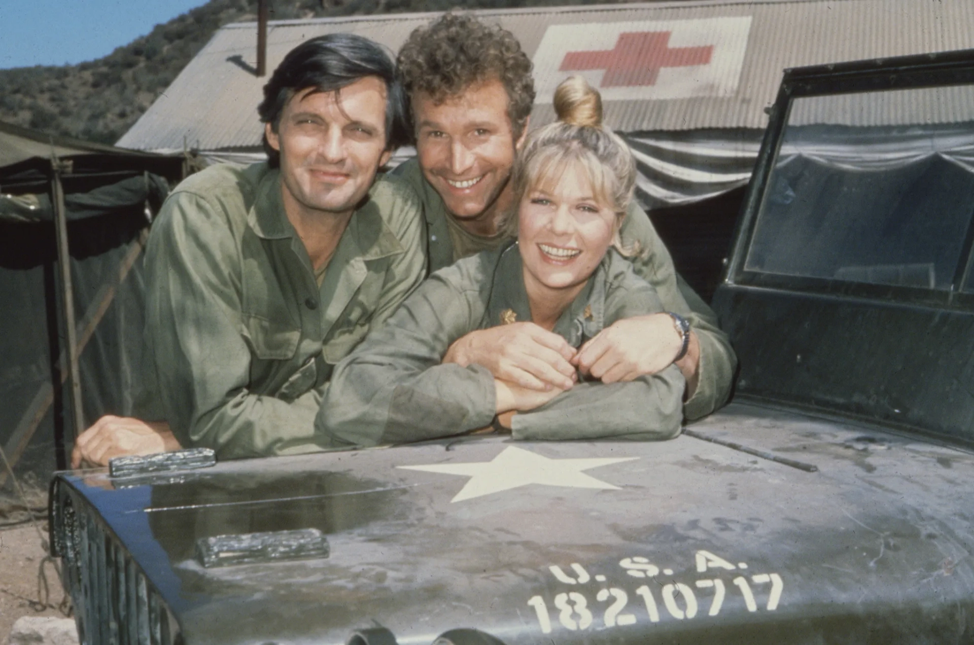 Alan Alda, Wayne Rogers, and Loretta Swit in M*A*S*H (1972)