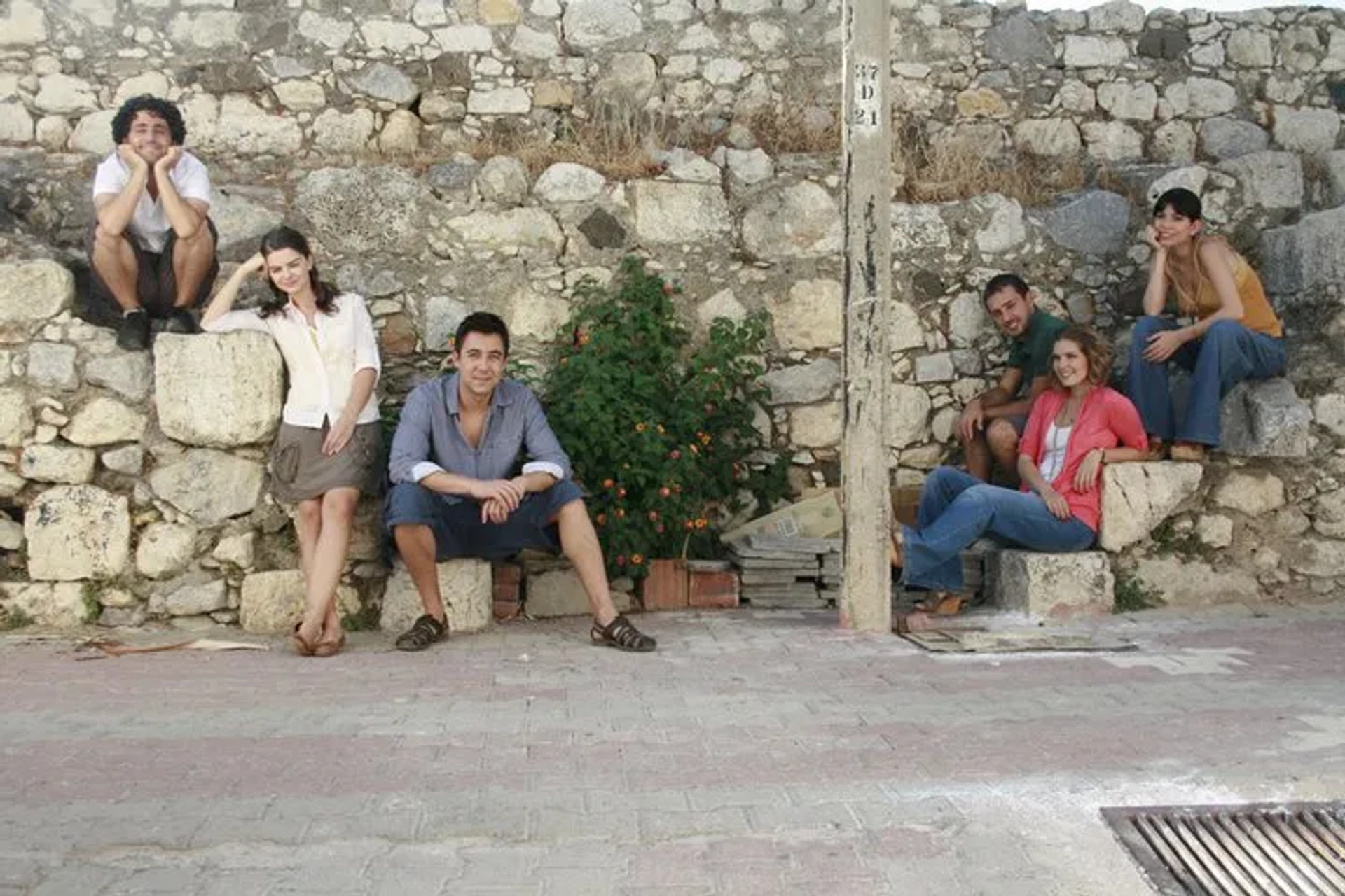 Ceren Moray, Cemil Büyükdögerli, Ibrahim Kendirci, Pelin Karahan, and Asli Enver in Daydreaming (2007)