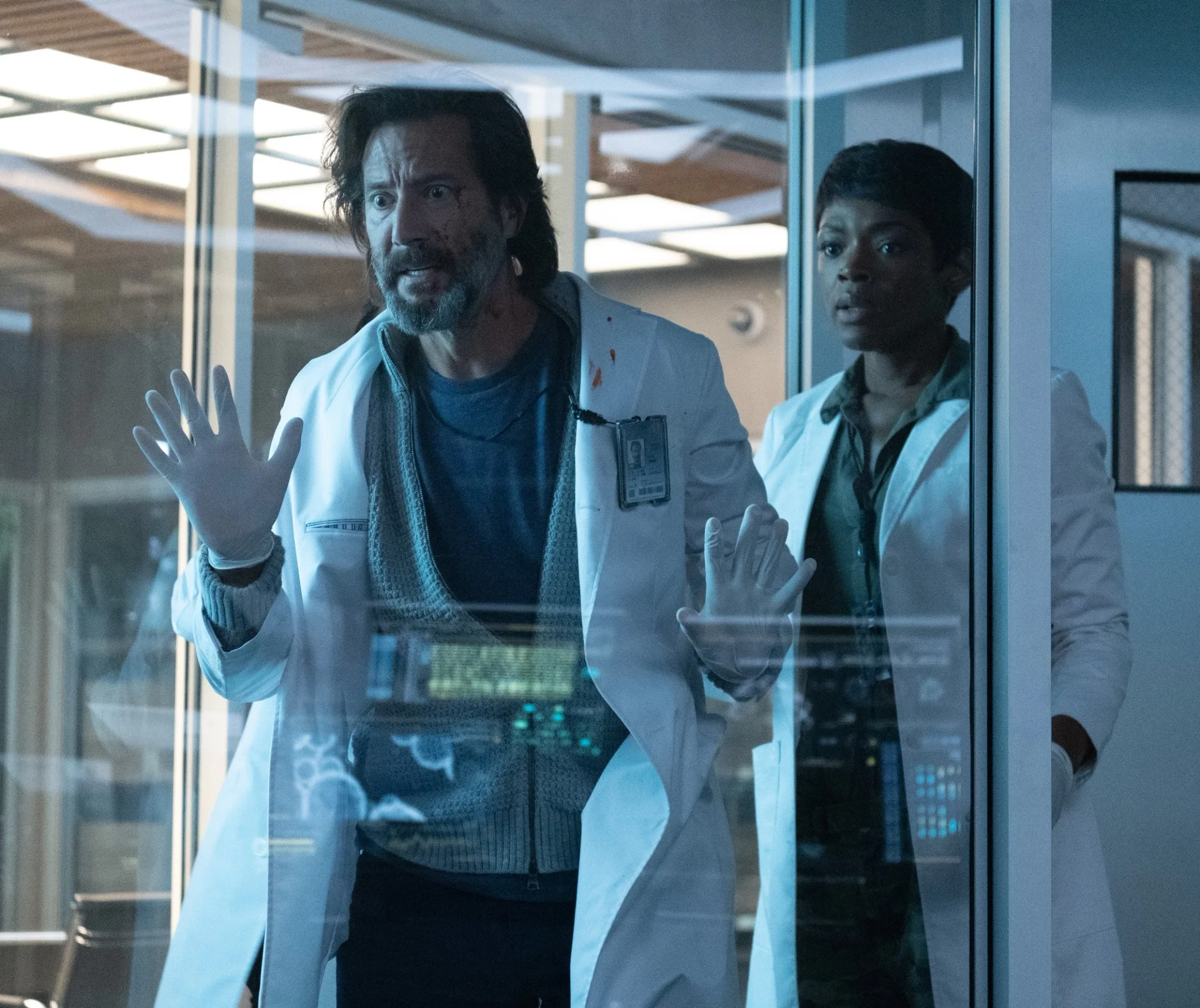 Caroline Chikezie and Henry Ian Cusick in The Passage (2019)