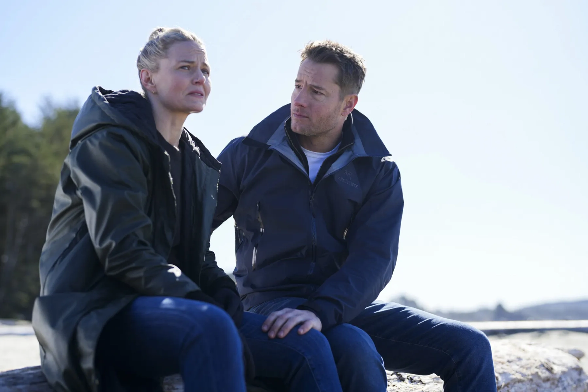 Jennifer Morrison and Justin Hartley in Tracker (2024)