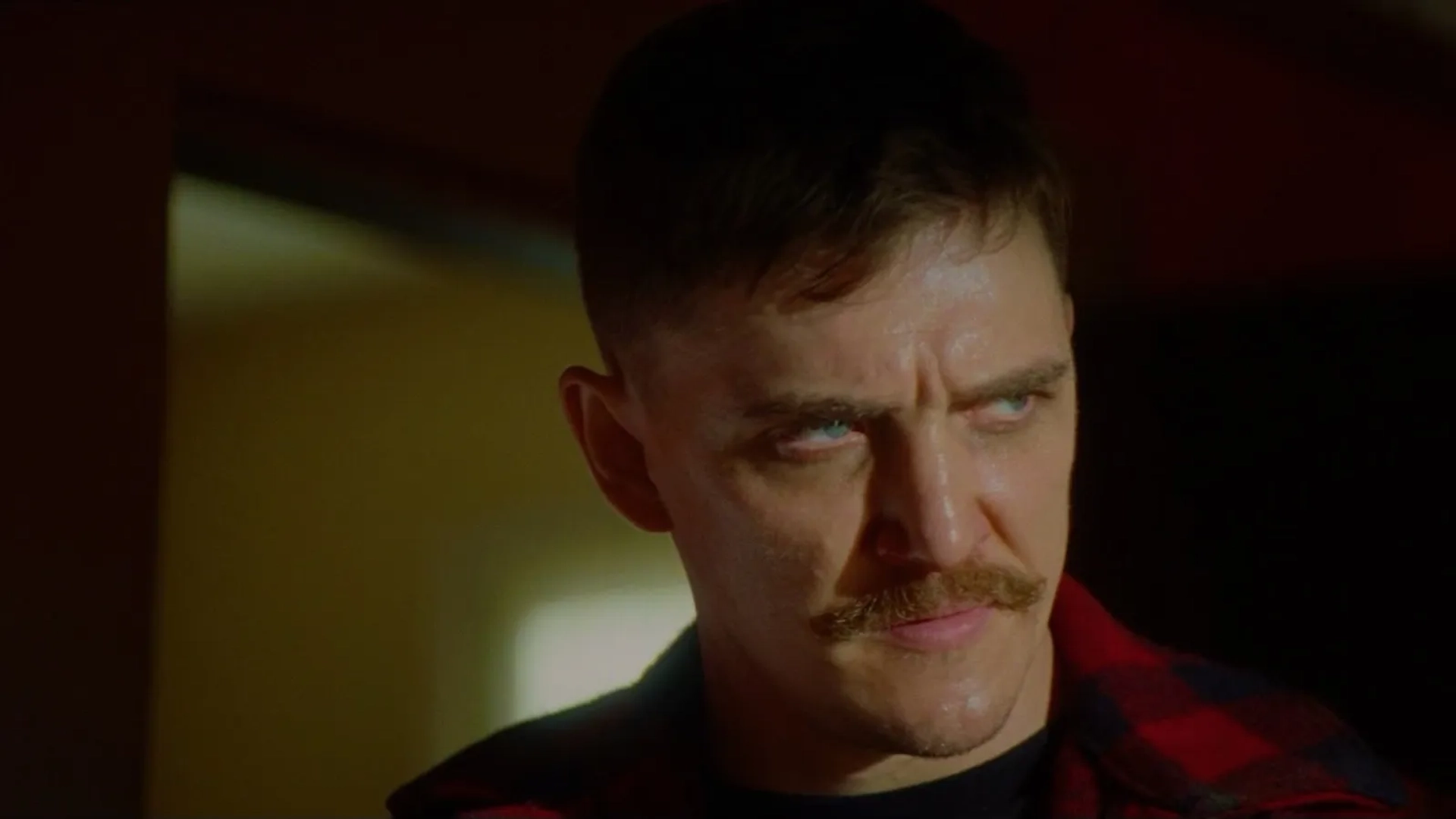 Kyle Gallner in Strange Darling (2023)