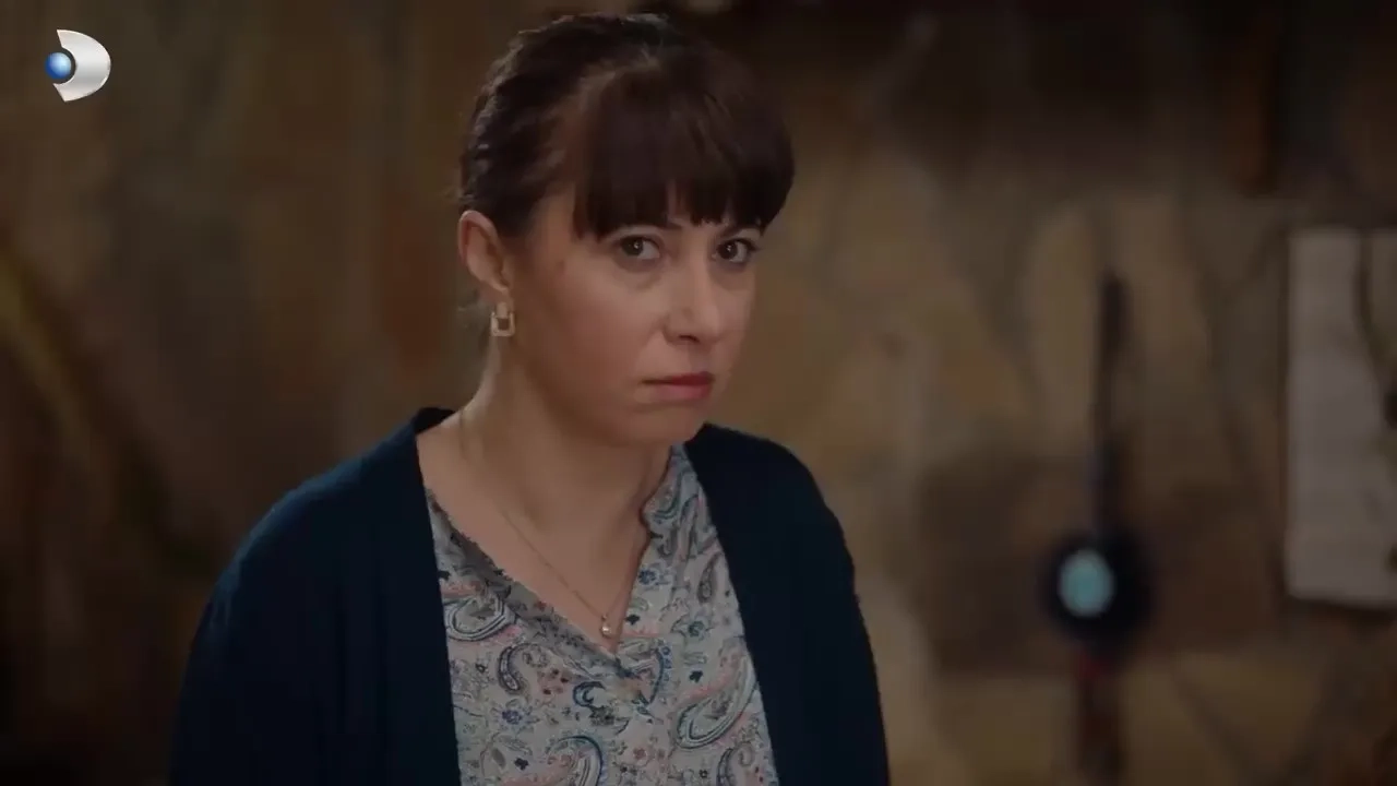 Burcu Halaçoglu in Tas Kagit Makas (2024)