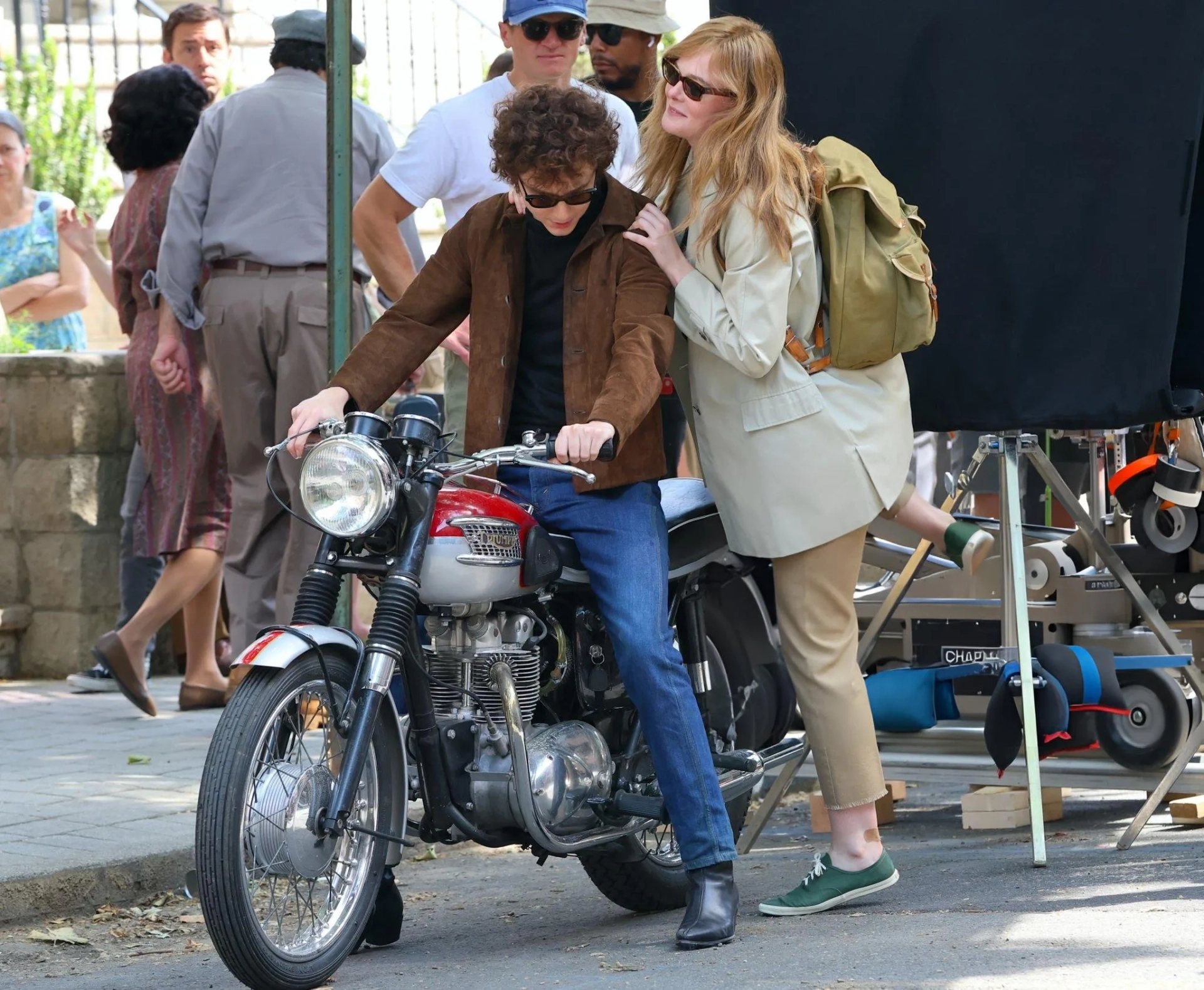 Elle Fanning and Timothée Chalamet in A Complete Unknown (2024)