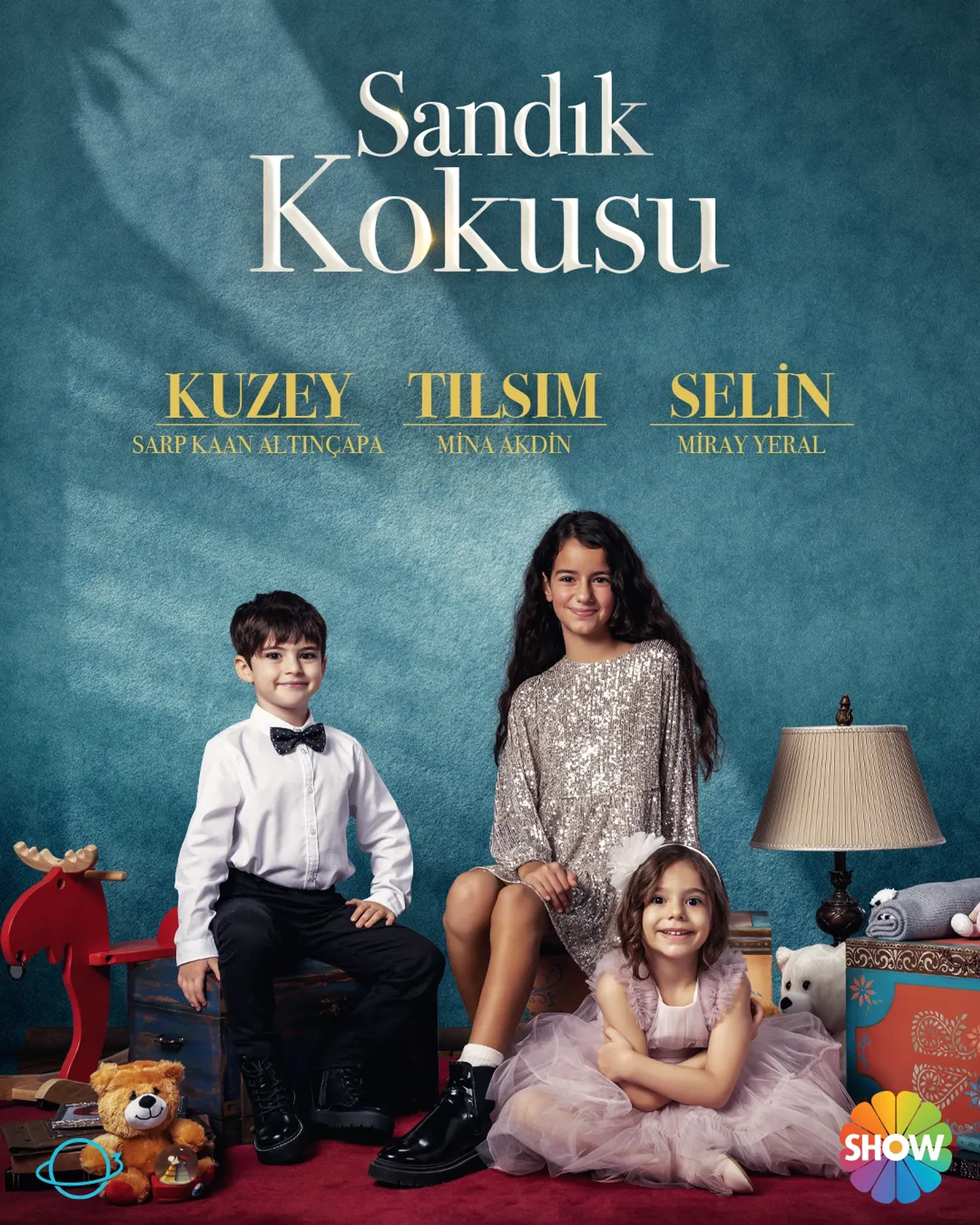 Mina Akdin, Miray Yeral, and Sarp Kaan Altinçapa in Sandik Kokusu (2023)