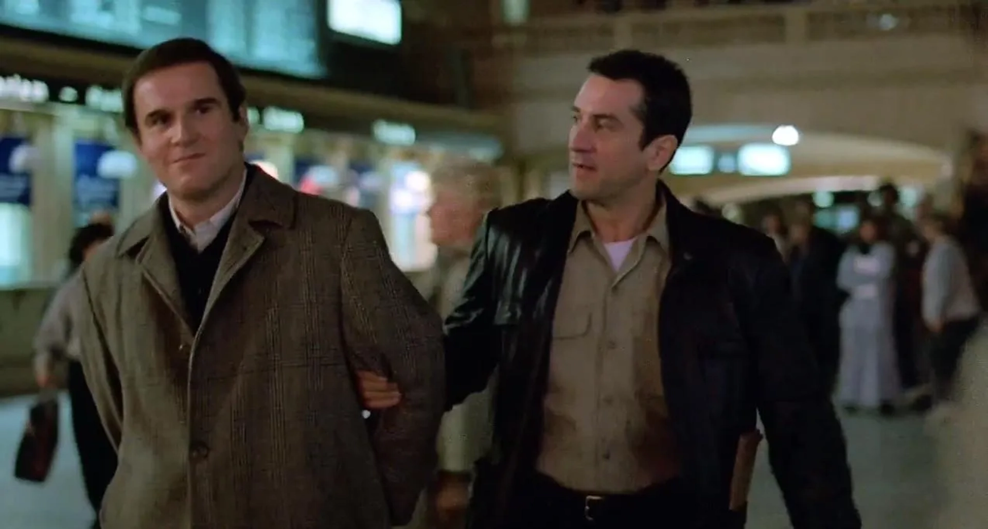 Robert De Niro and Charles Grodin in Midnight Run (1988)