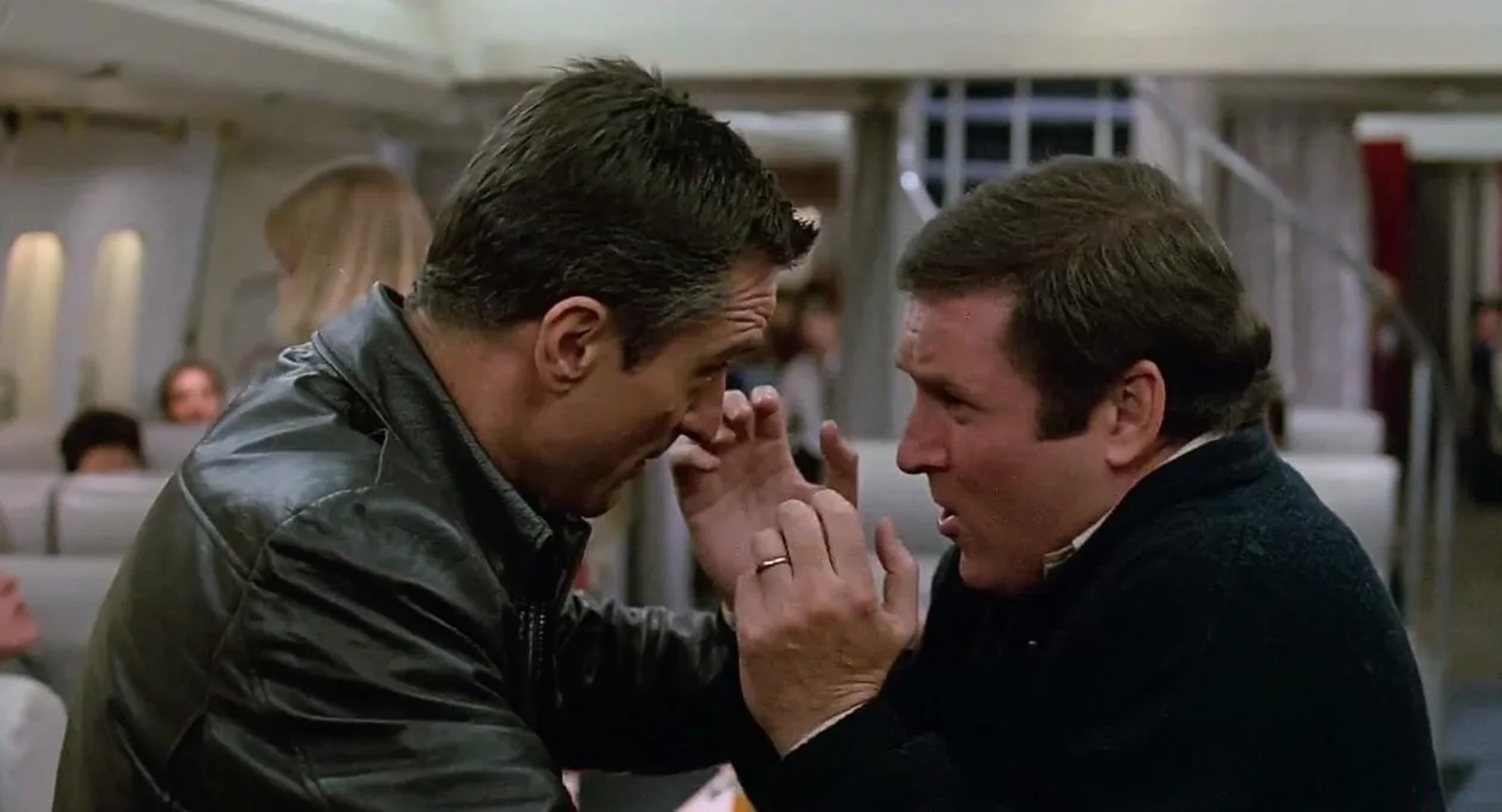 Robert De Niro and Charles Grodin in Midnight Run (1988)