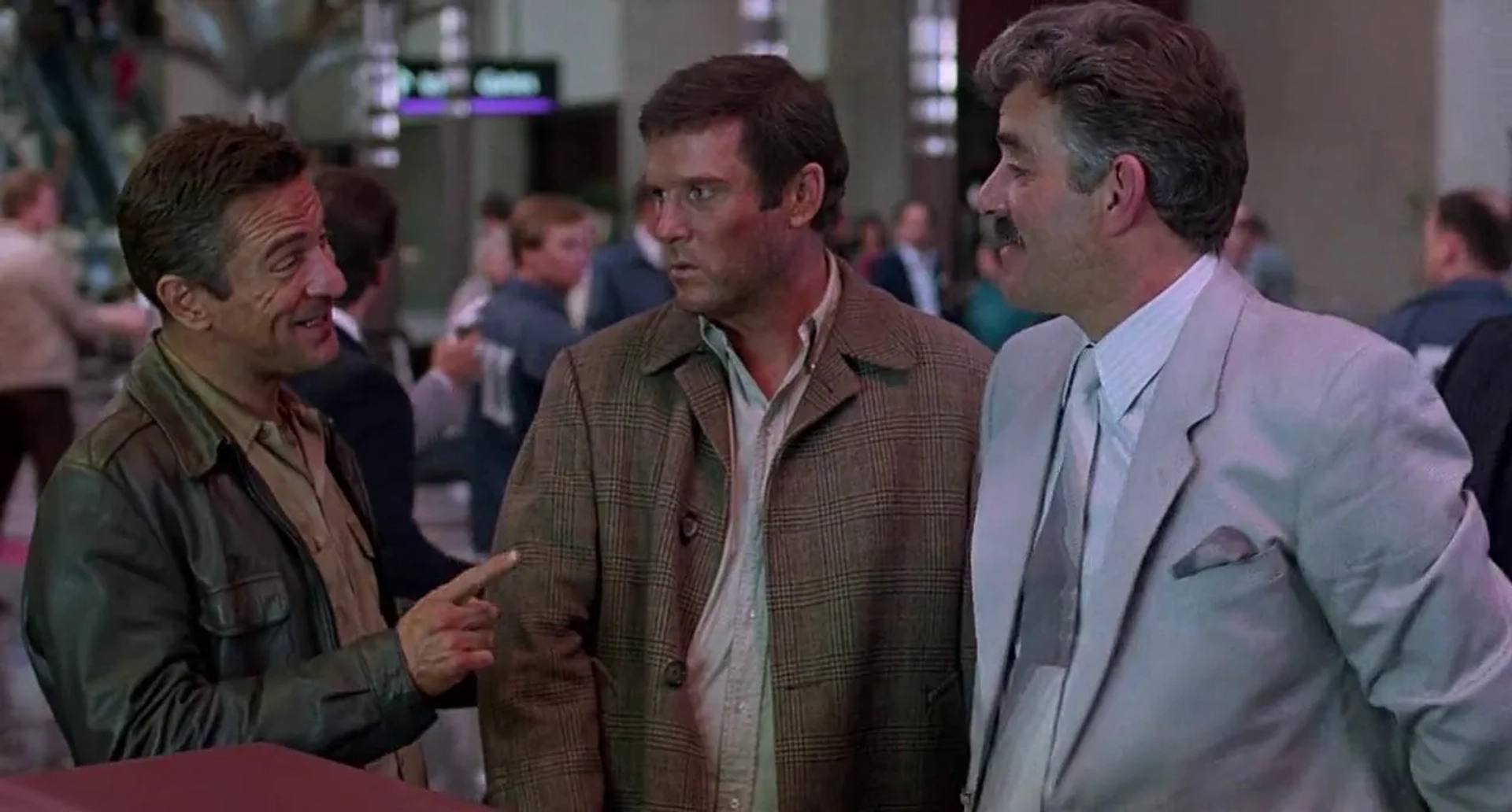 Robert De Niro, Dennis Farina, and Charles Grodin in Midnight Run (1988)