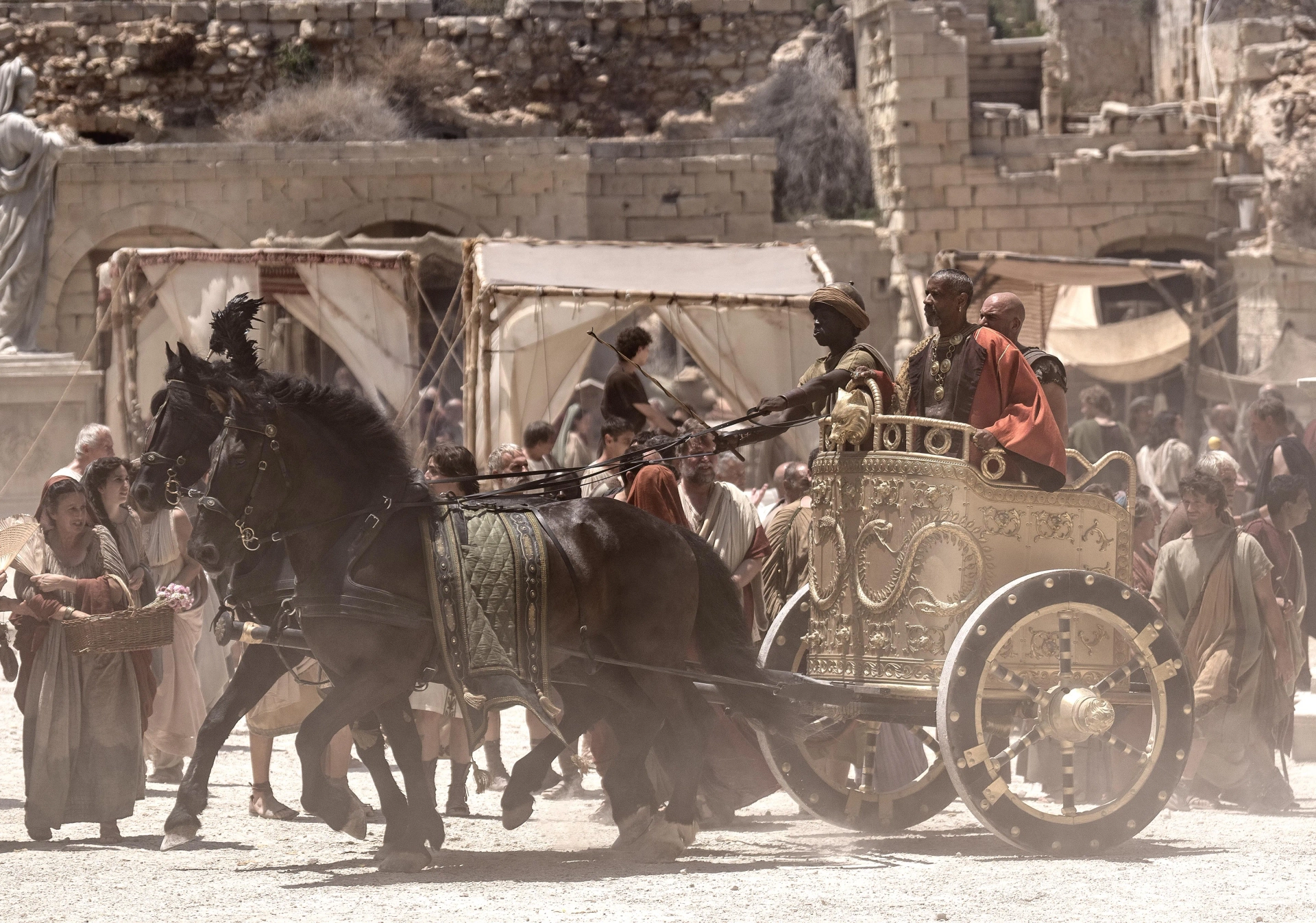 Denzel Washington and Lior Raz in Gladiator II (2024)