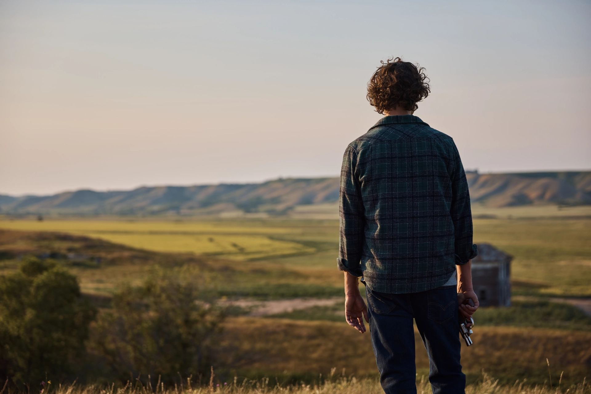 Douglas Smith in Die Alone (2024)