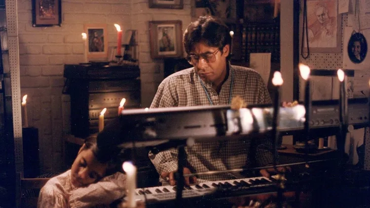 فیلم خواهران غریب (۱۳۷۴)