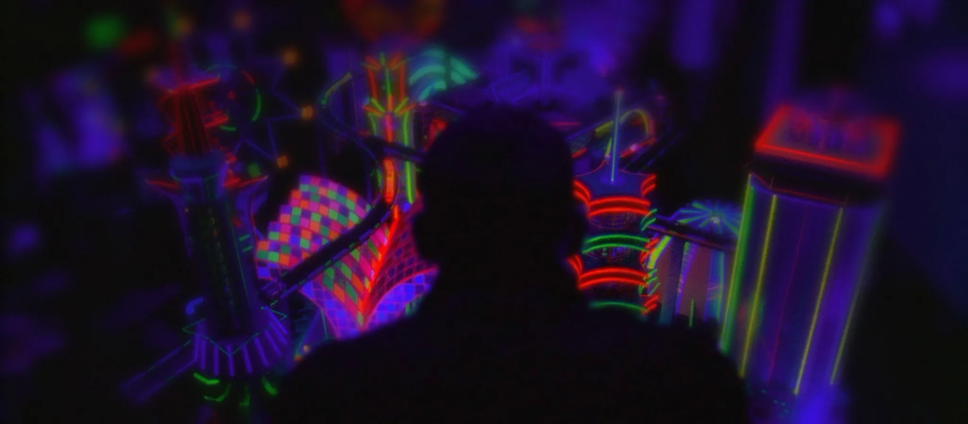 فیلم به خلأ وارد شو (Enter the Void 2009)