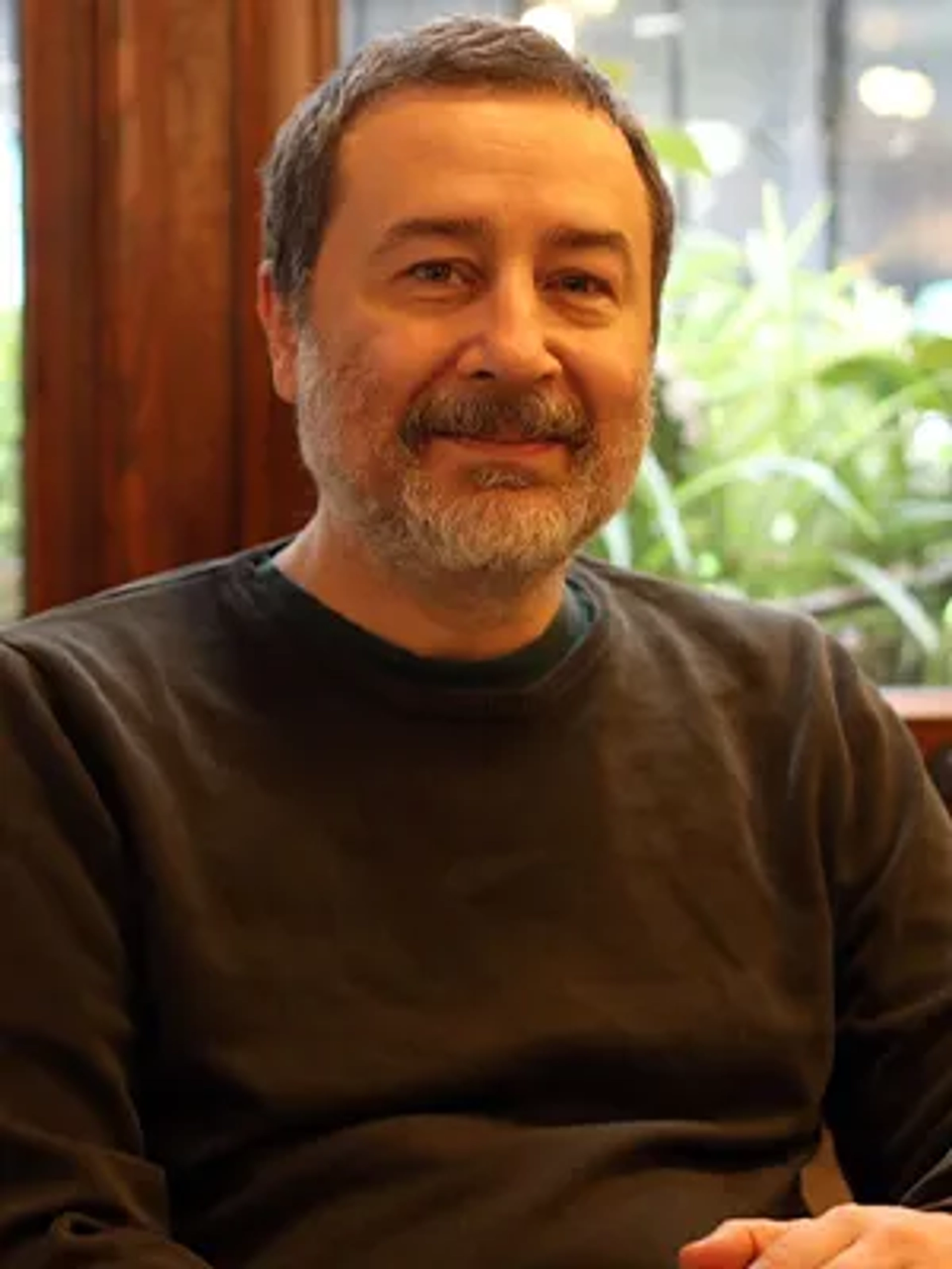 افسین کوم