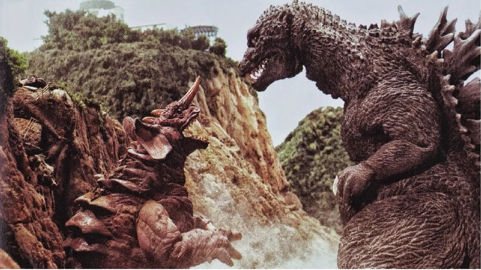 Mizuho Yoshida and Rie Ôta in Godzilla, Mothra and King Ghidorah: Giant Monsters All-Out Attack (2001)