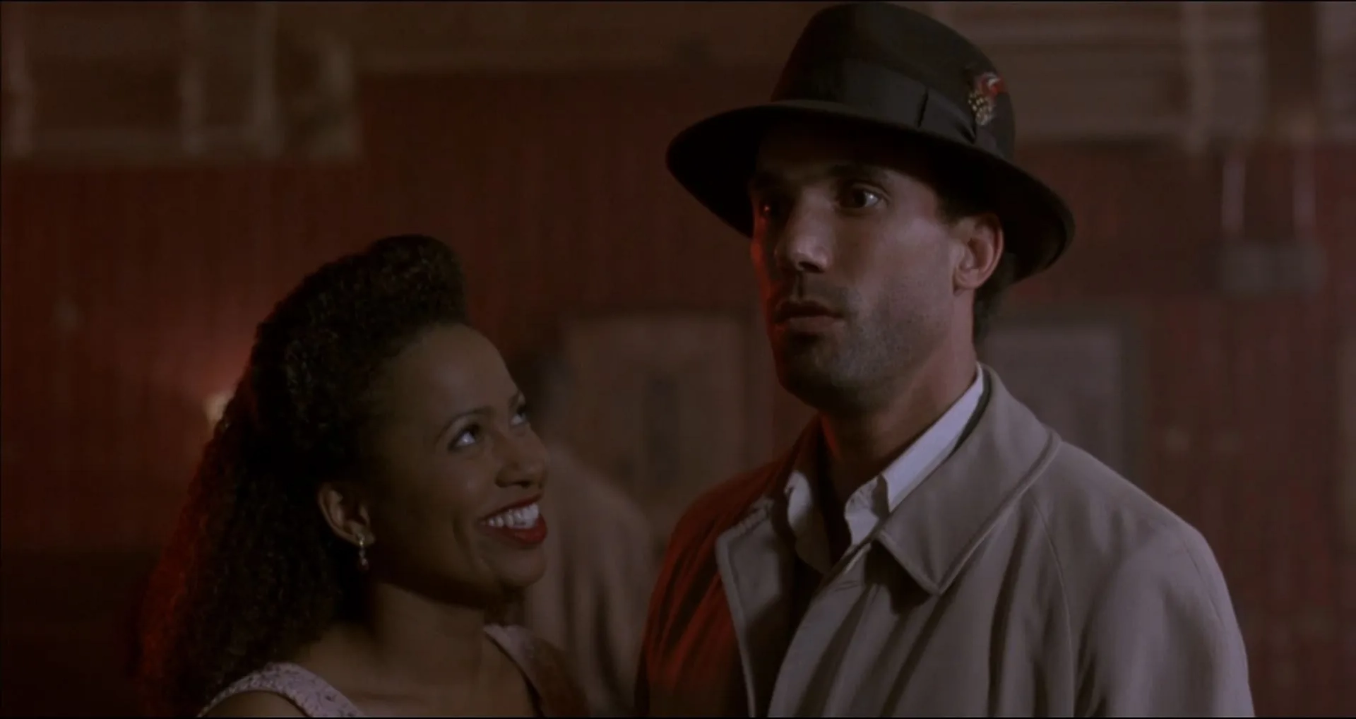 Lisa Nicole Carson and Roger Guenveur Smith in Eve's Bayou (1997)