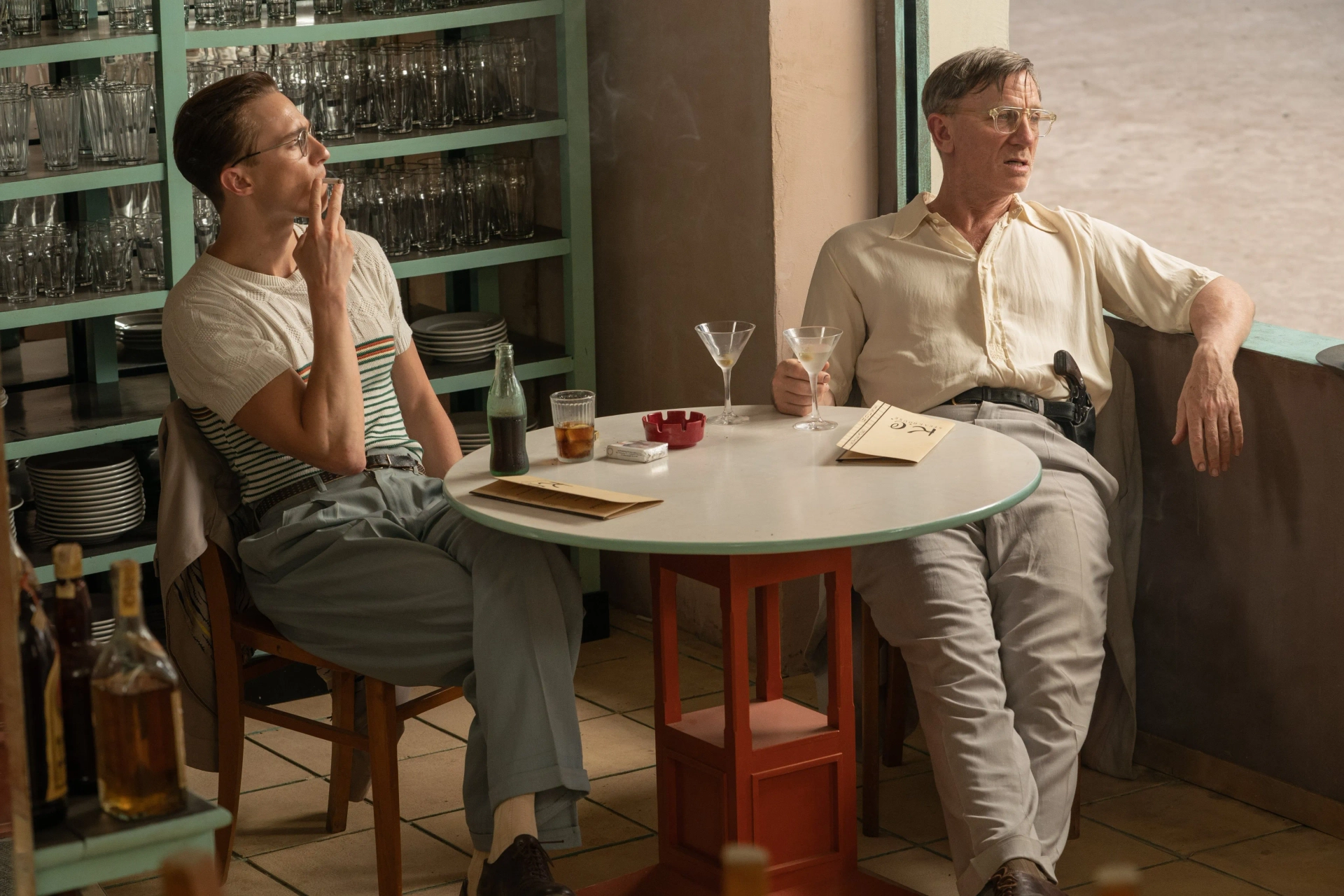 Daniel Craig and Drew Starkey in Queer (2024)