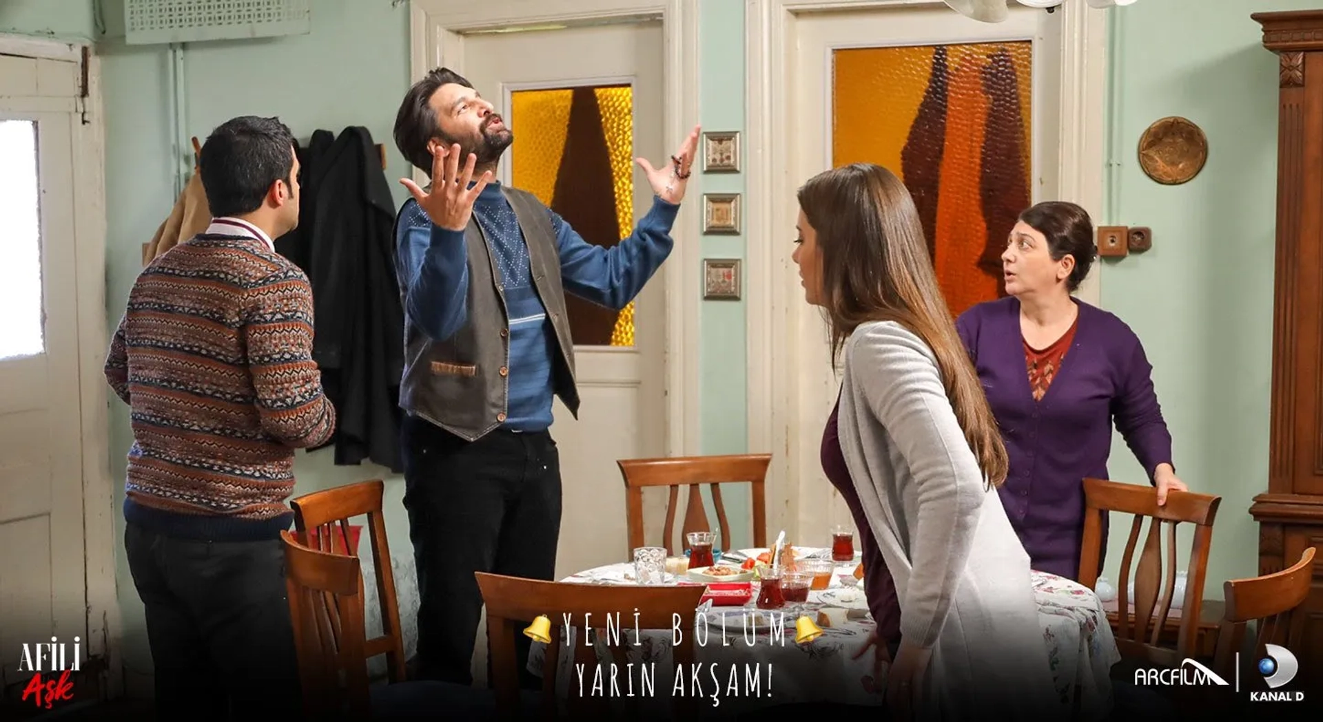 Taner Rumeli, Ugur Uzunel, Benian Dönmez, and Beril Pozam in Afili Ask (2019)