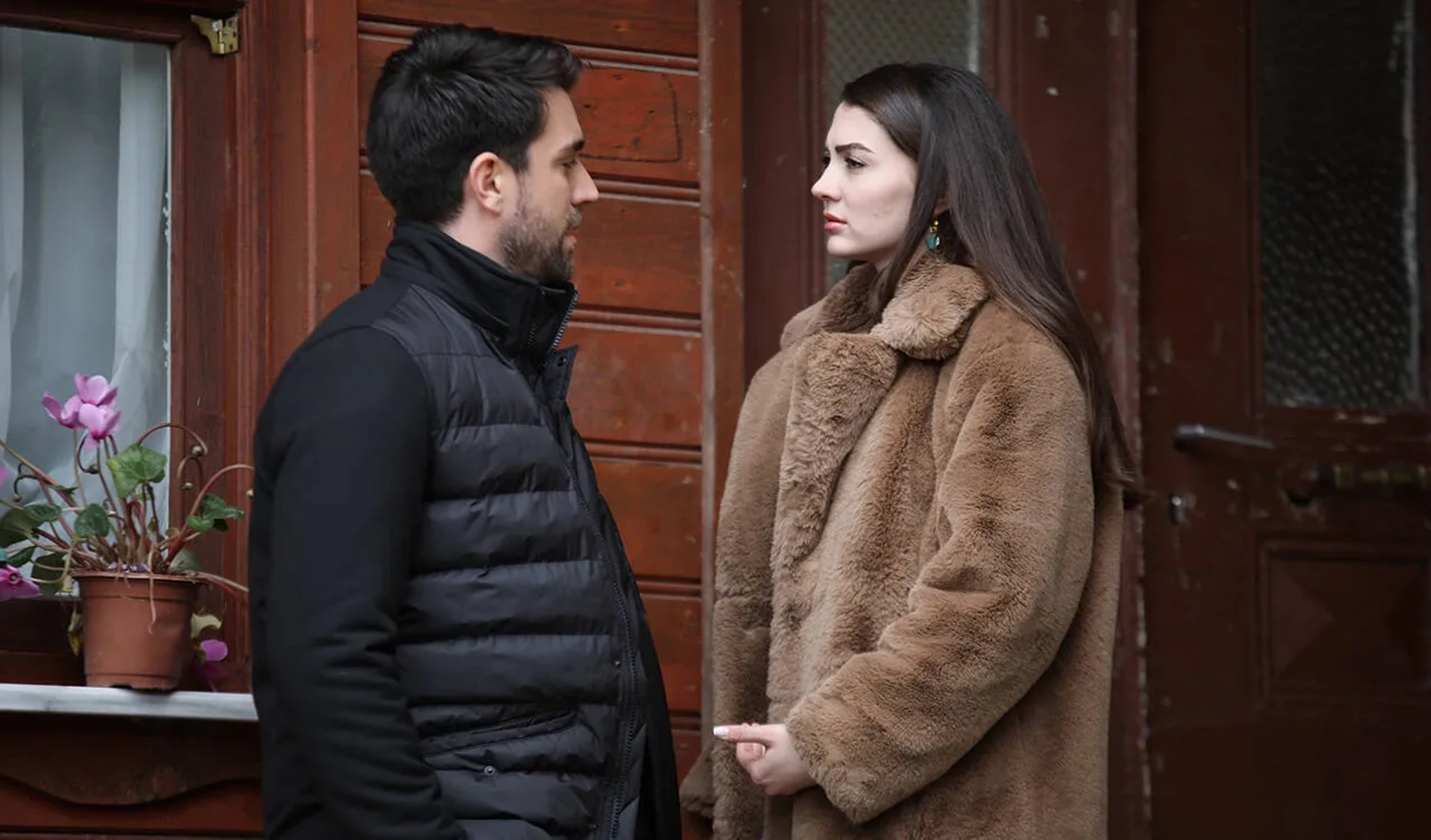 Burcu Özberk and Caglar Ertugrul in Afili Ask (2019)