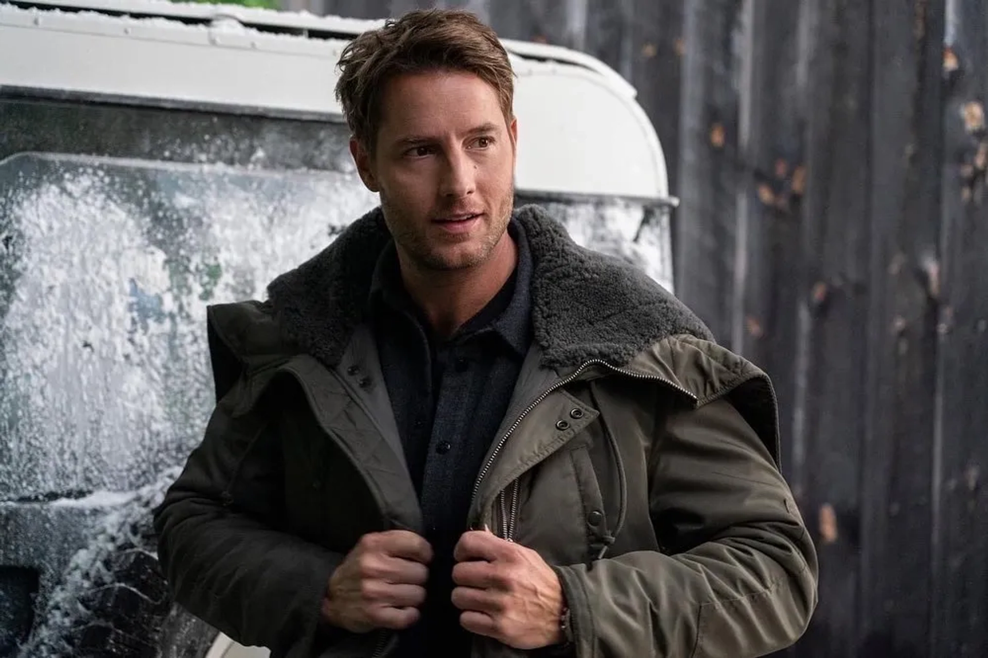 Justin Hartley in The Noel Diary (2022)