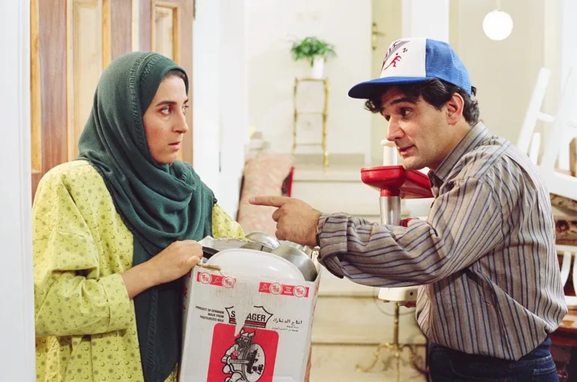 Mehdi Hashemi and Fatemah Motamed-Aria in The Spouse (1994)