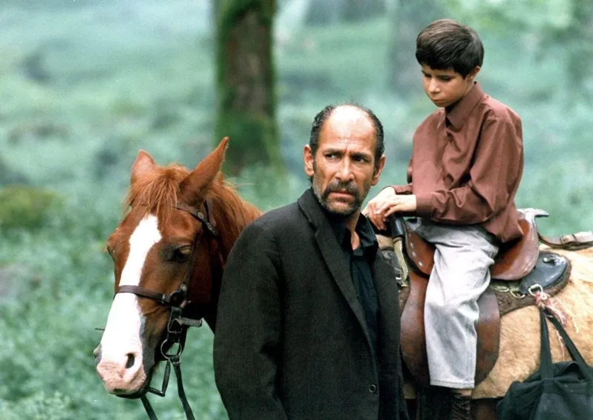 Hossein Mahjoub and Mohsen Ramezani in The Color of Paradise (1999)