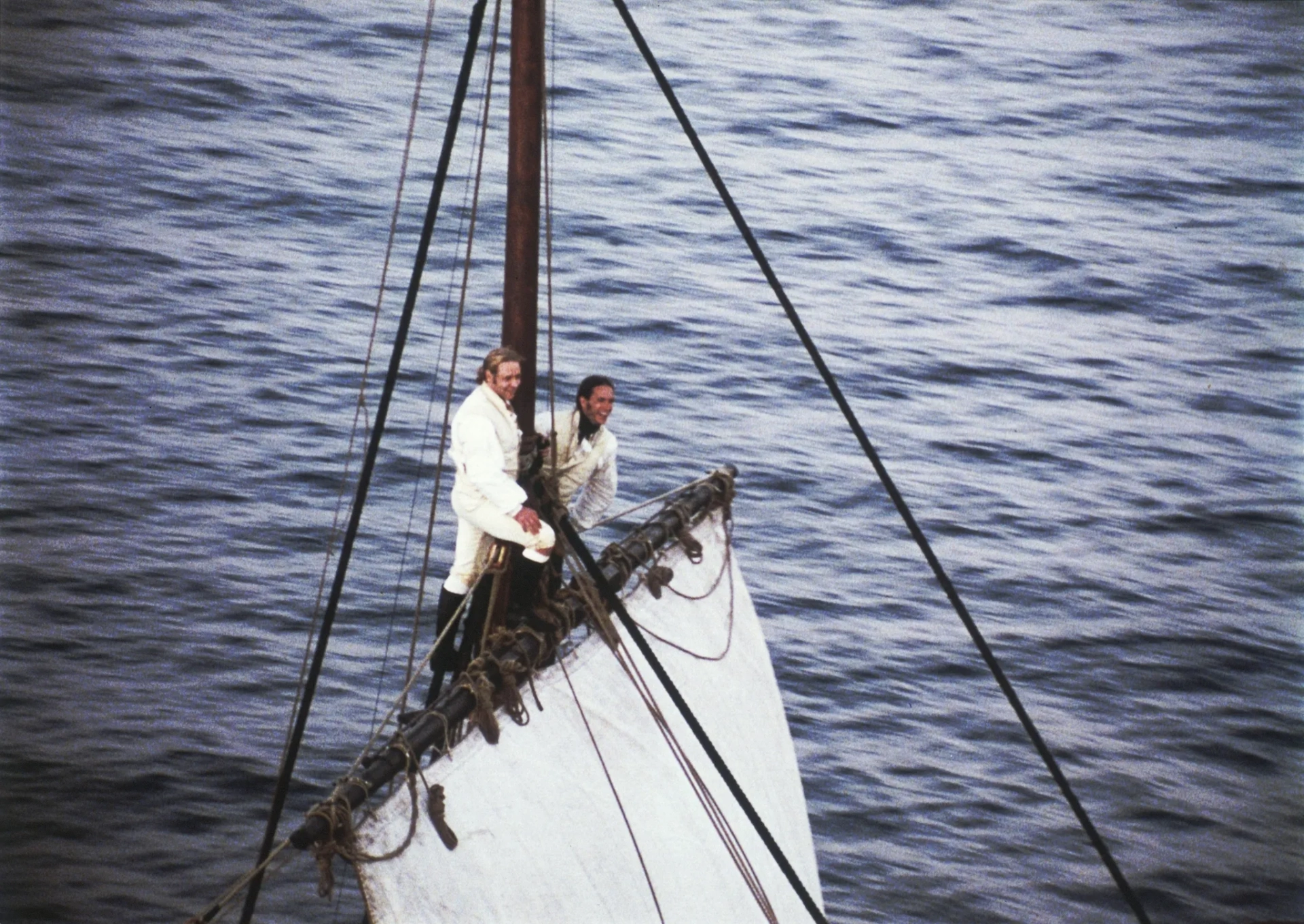 Russell Crowe and James D'Arcy in Master and Commander: The Far Side of the World (2003)