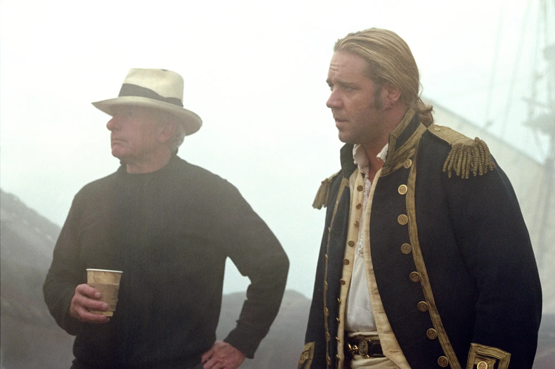 Russell Crowe and Peter Weir in Master and Commander: The Far Side of the World (2003)