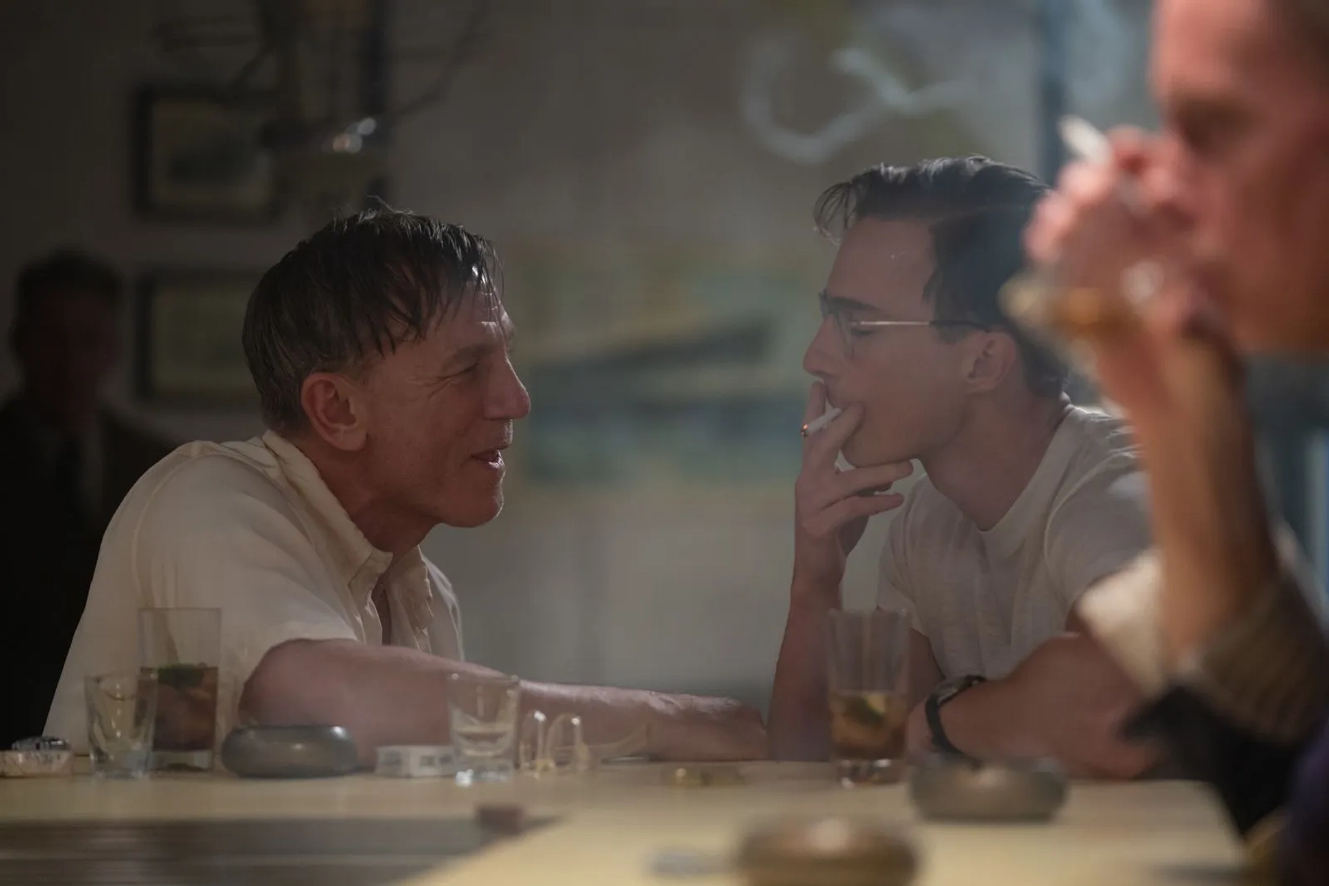 Daniel Craig and Drew Starkey in Queer (2024)
