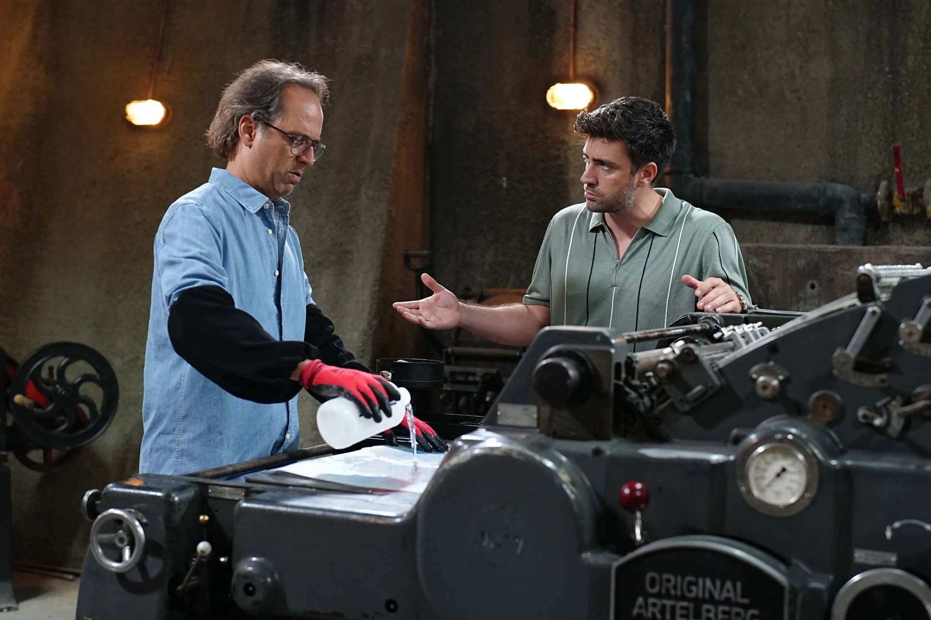 Timuçin Esen and Caglar Ertugrul in Kalpazan (2024)