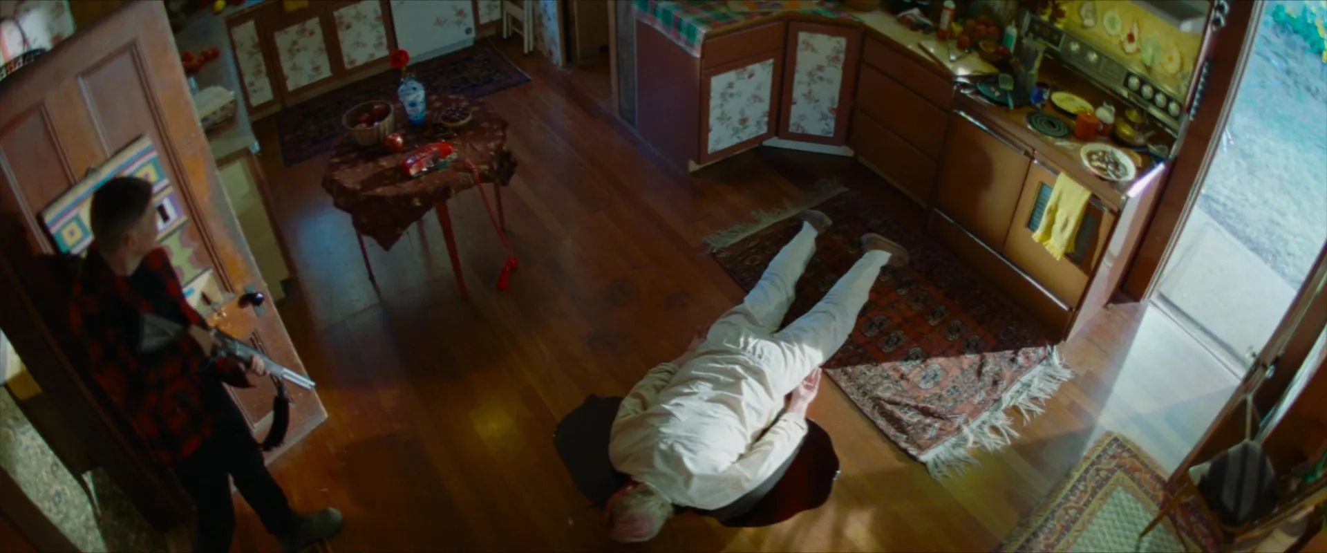 Ed Begley Jr. and Kyle Gallner in Strange Darling (2023)