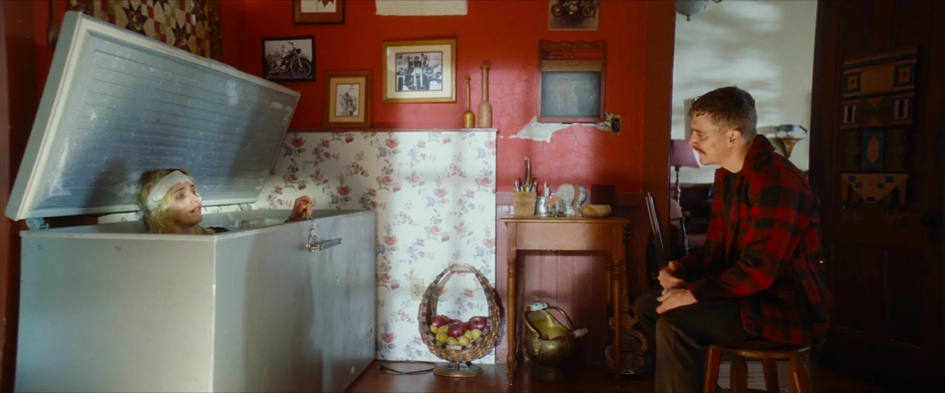Kyle Gallner and Willa Fitzgerald in Strange Darling (2023)