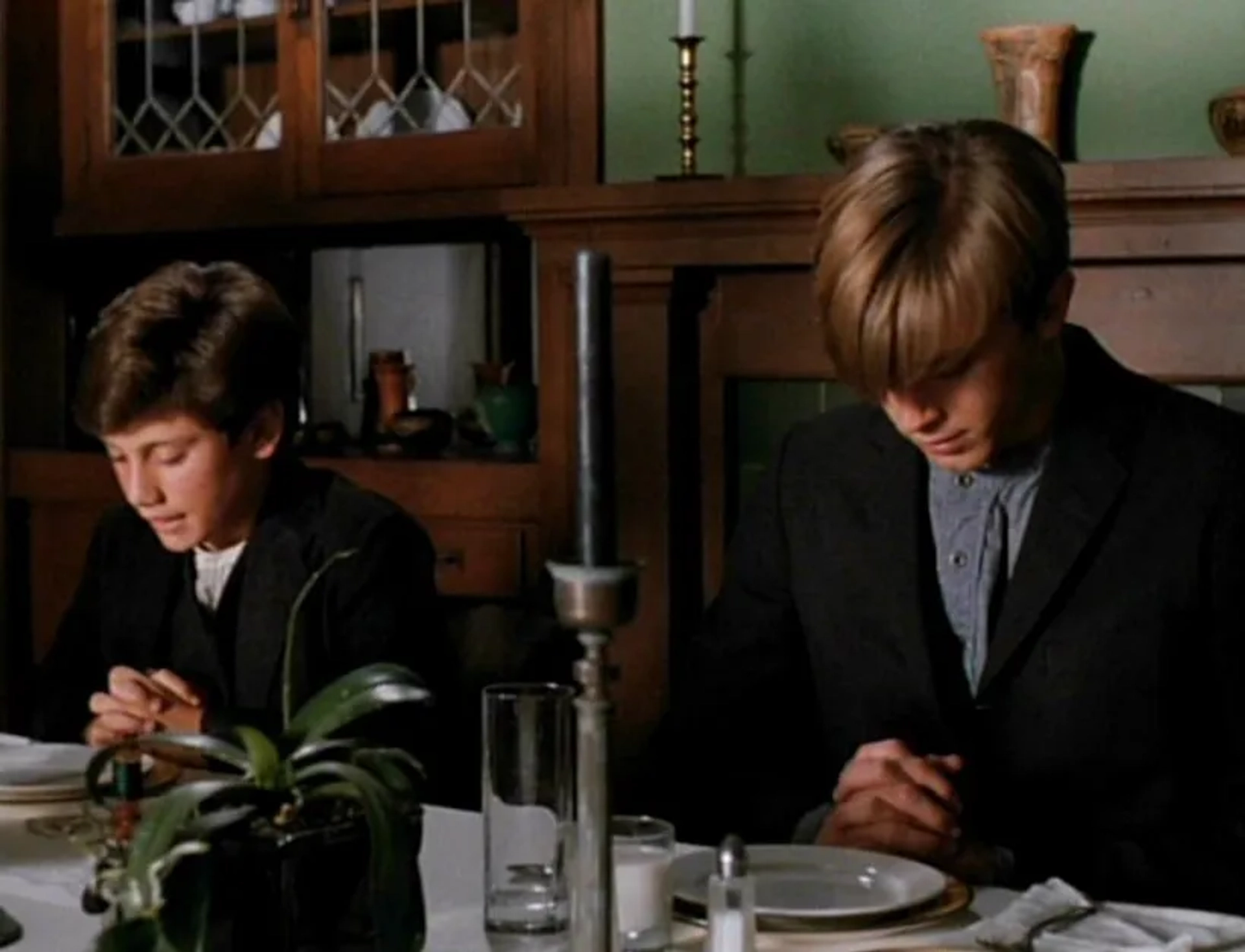 Ron Melendez and Daniel Cerny in Children of the Corn III: Urban Harvest (1995)
