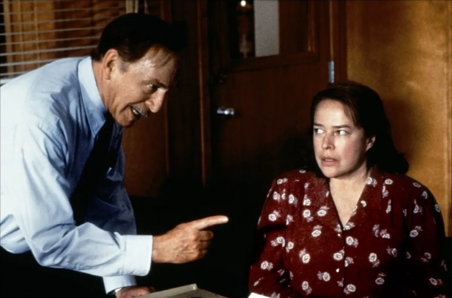 Kathy Bates and Christopher Plummer in Dolores Claiborne (1995)