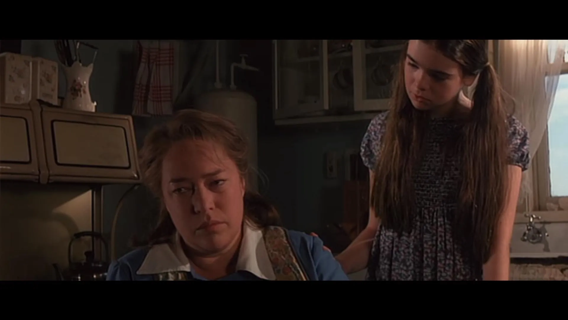 Kathy Bates and Ellen Muth in Dolores Claiborne (1995)