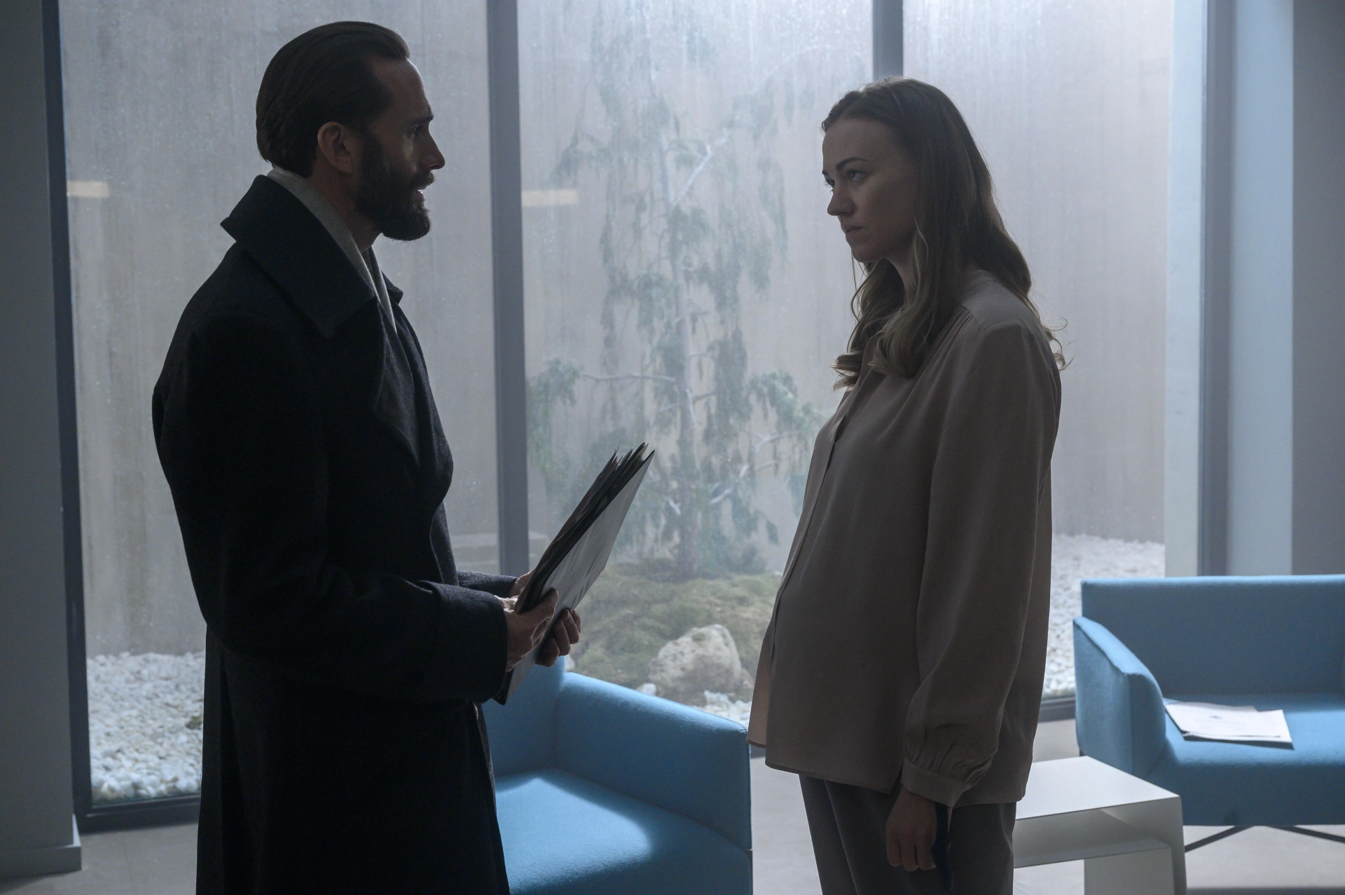 Joseph Fiennes and Yvonne Strahovski in The Handmaid's Tale (2017)